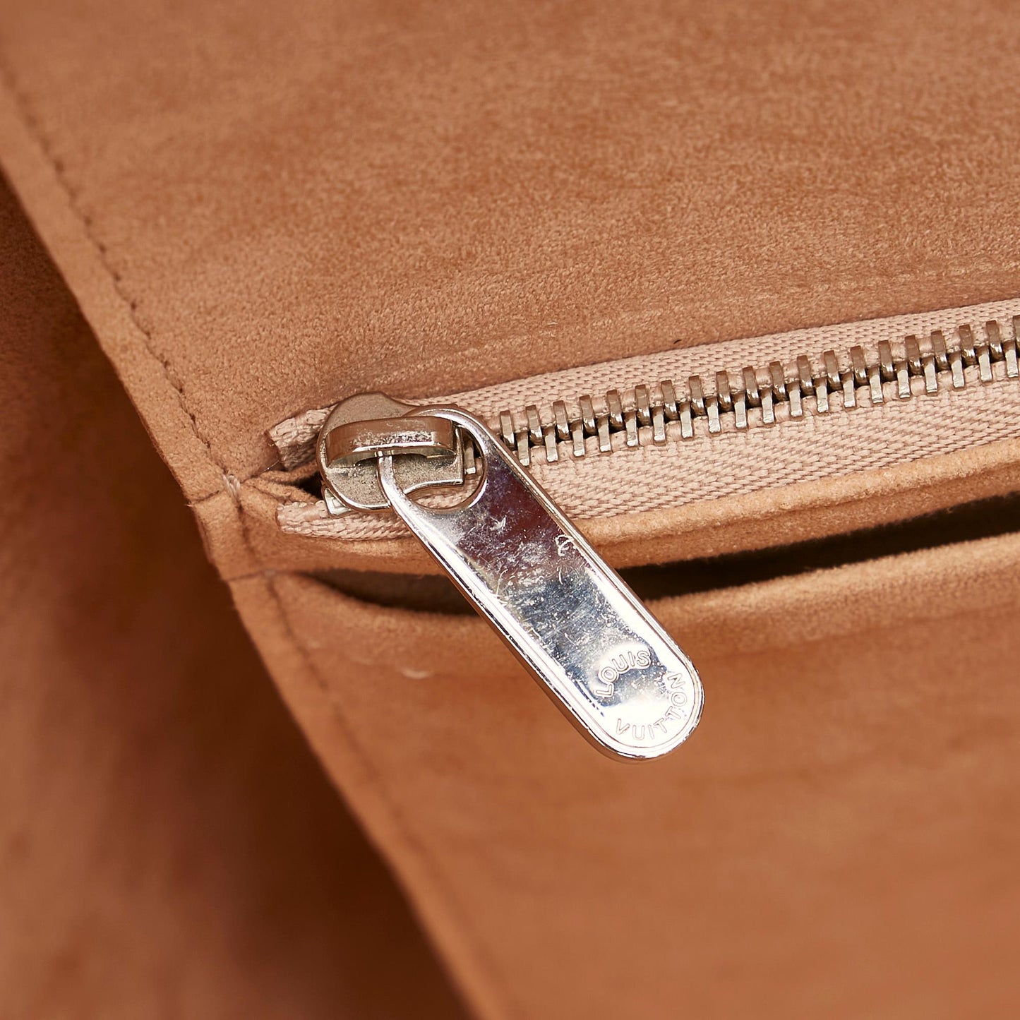 Louis Vuitton LockMe Cabas (SHG-34203)