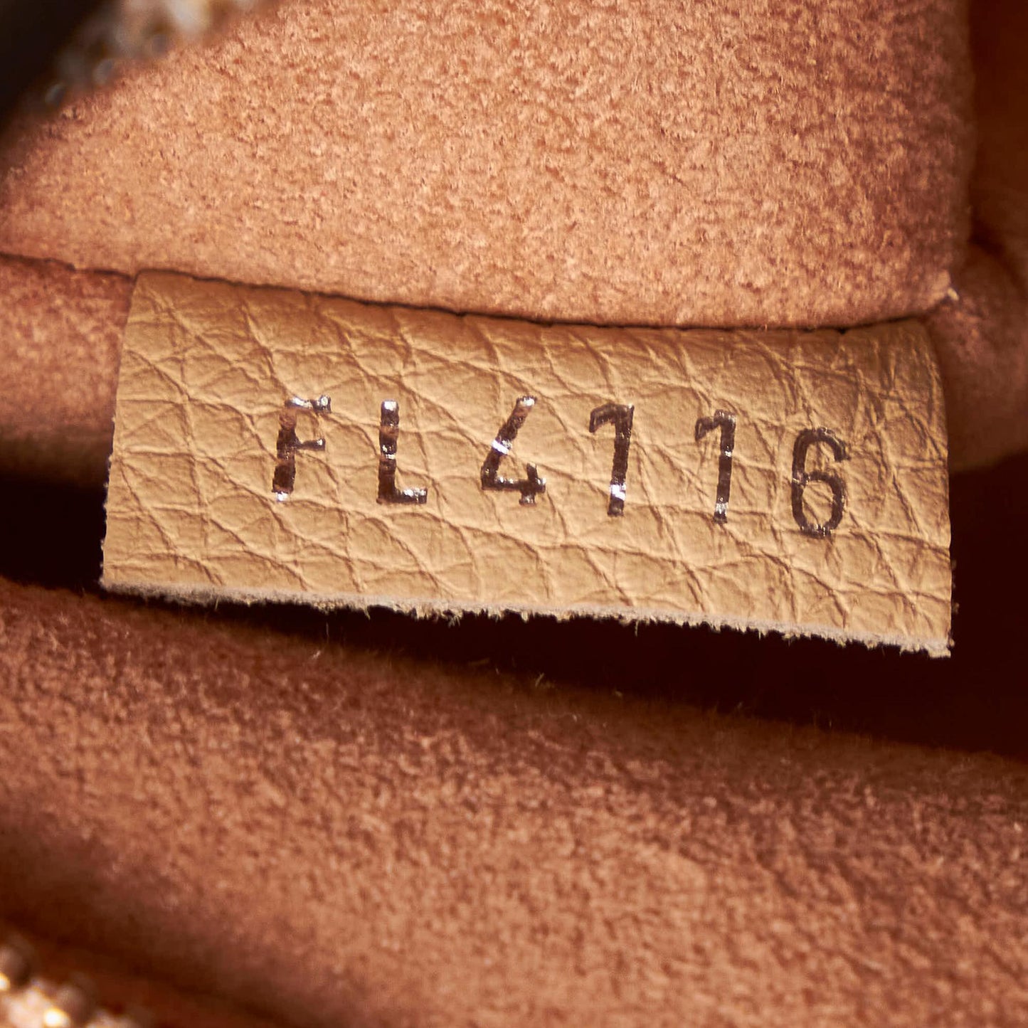Louis Vuitton LockMe Cabas (SHG-37820)