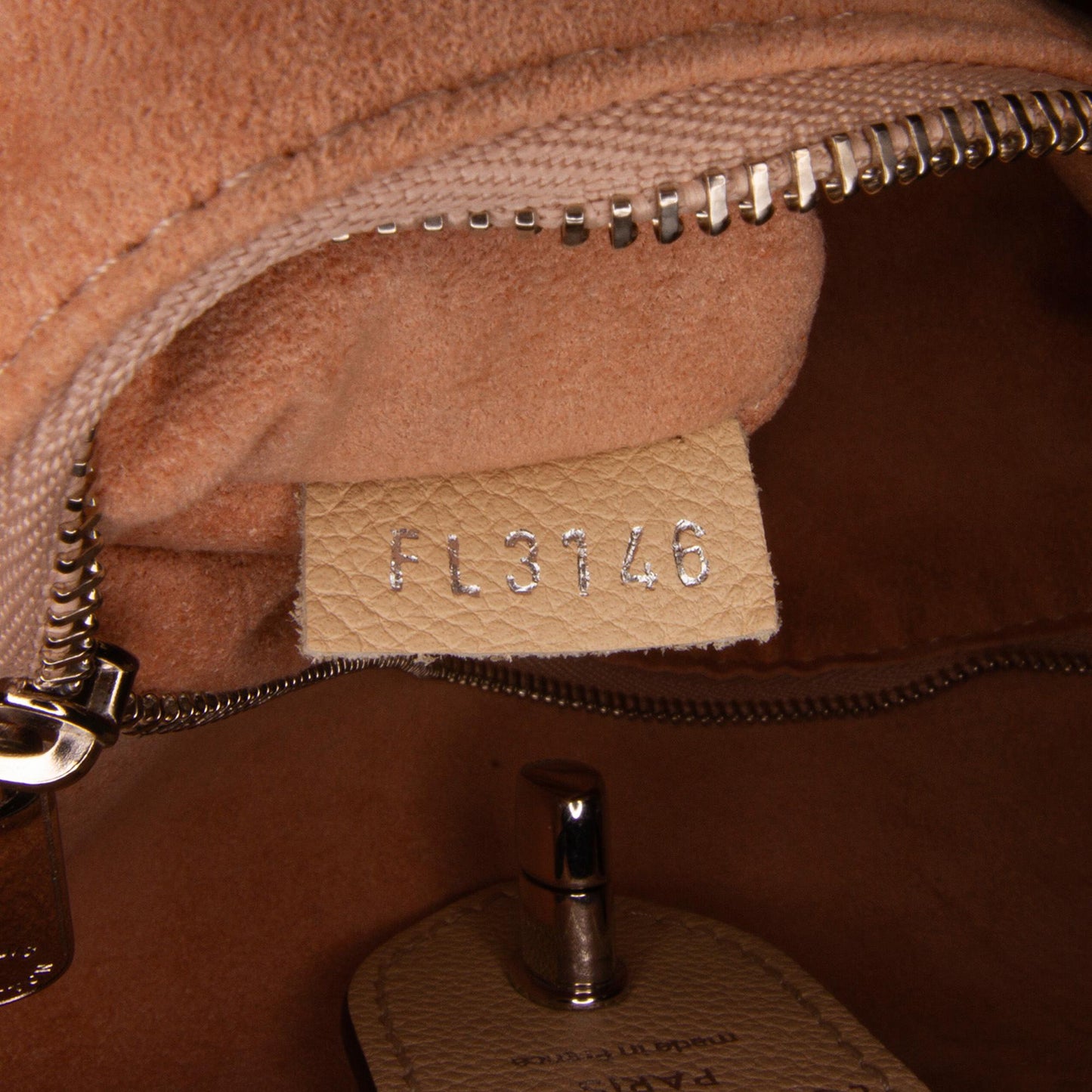 Louis Vuitton LockMe Cabas (SHG-Y3DBMm)
