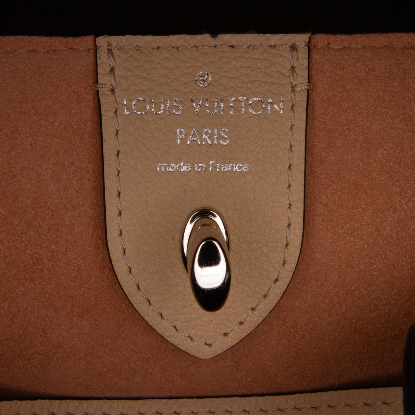 Louis Vuitton LockMe Cabas (SHG-Y3DBMm)