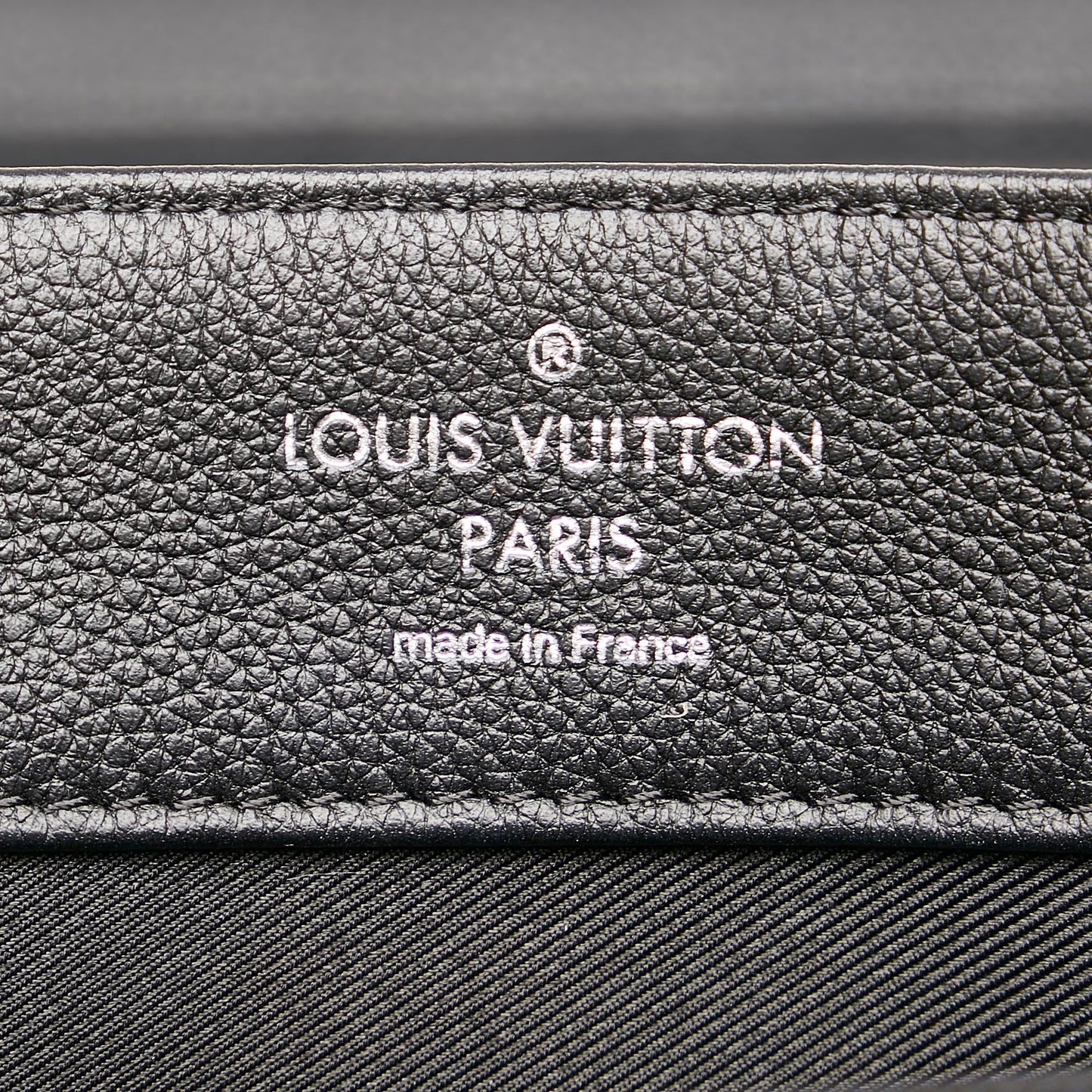 Louis Vuitton LockMe II (SHG-WIZtz2)