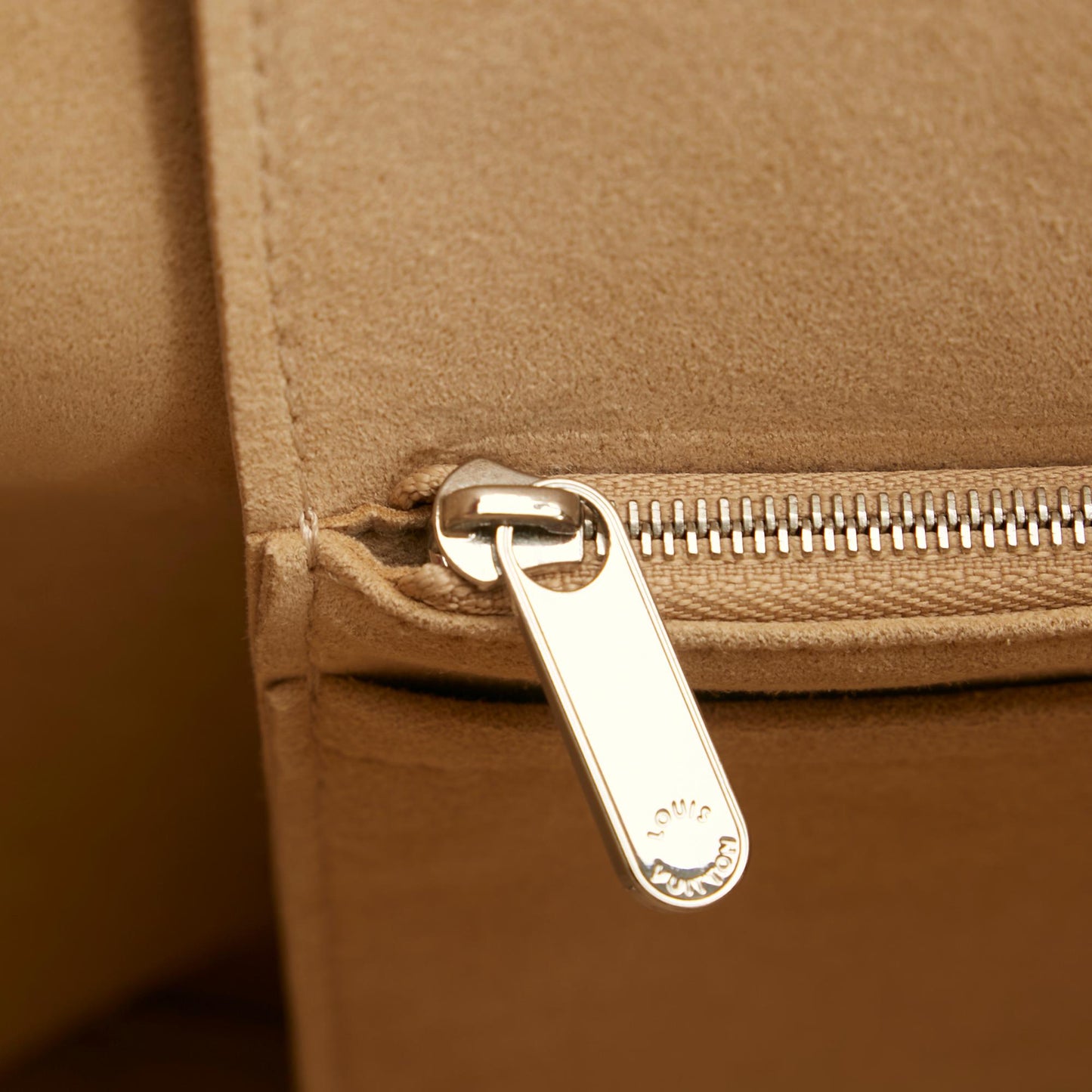 Louis Vuitton Lockme Go (SHG-36907)