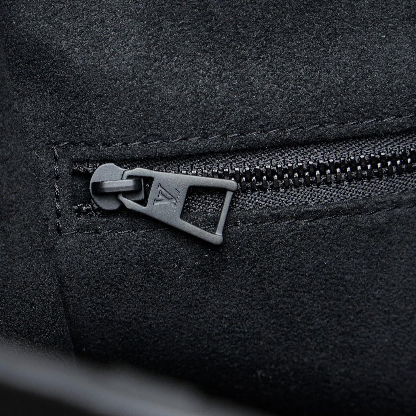 Louis Vuitton Lockme Tote PM (SHG-pHoM2P)