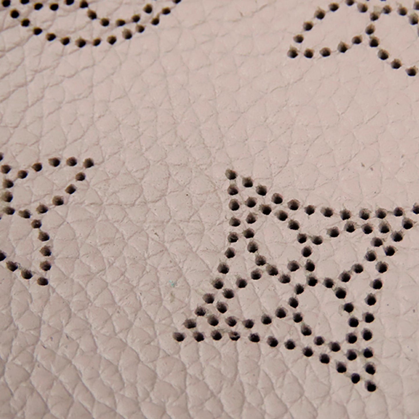 Louis Vuitton Mahina Bella (SHG-35406)