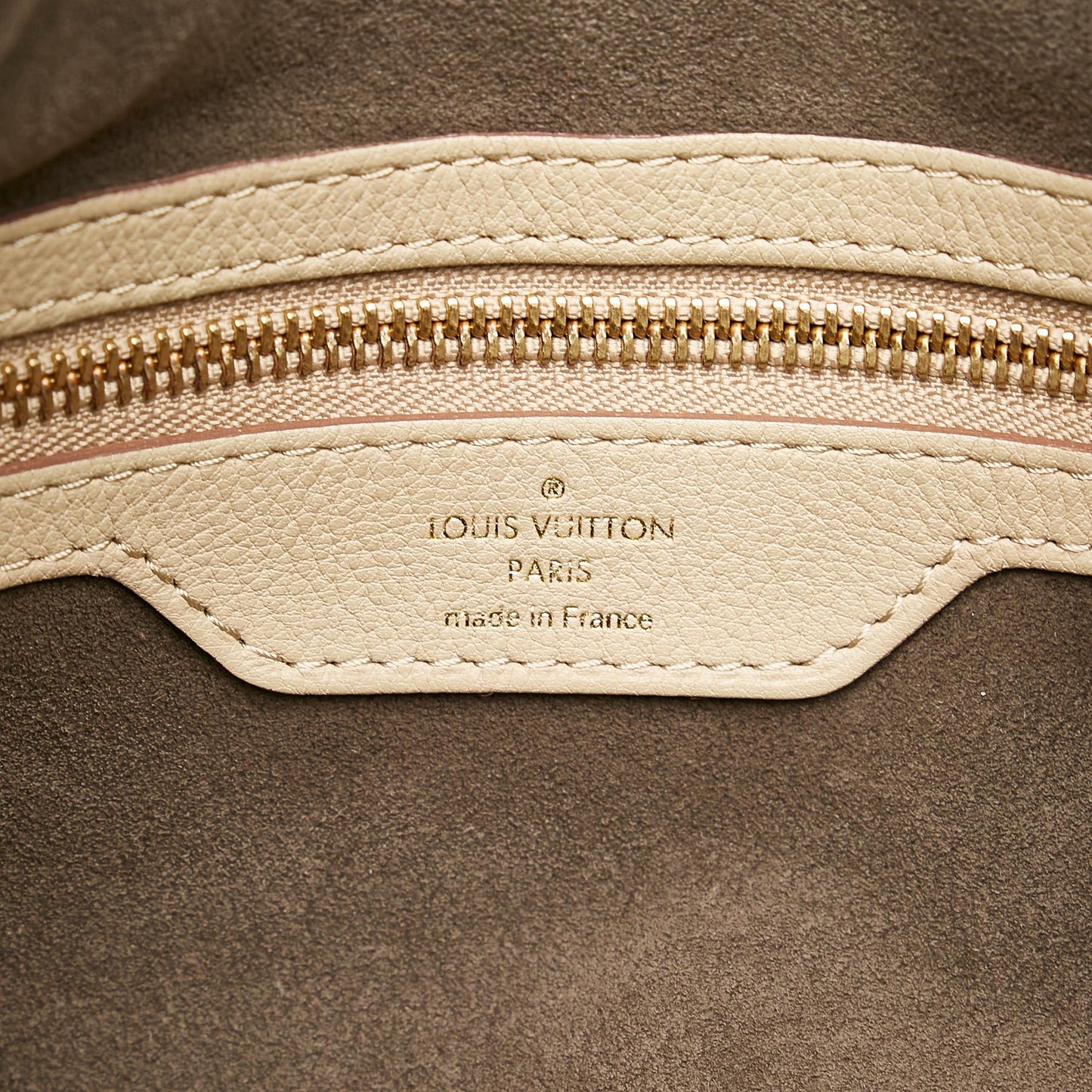 Louis Vuitton Mahina Galatea MM (SHG-iP4i0i)