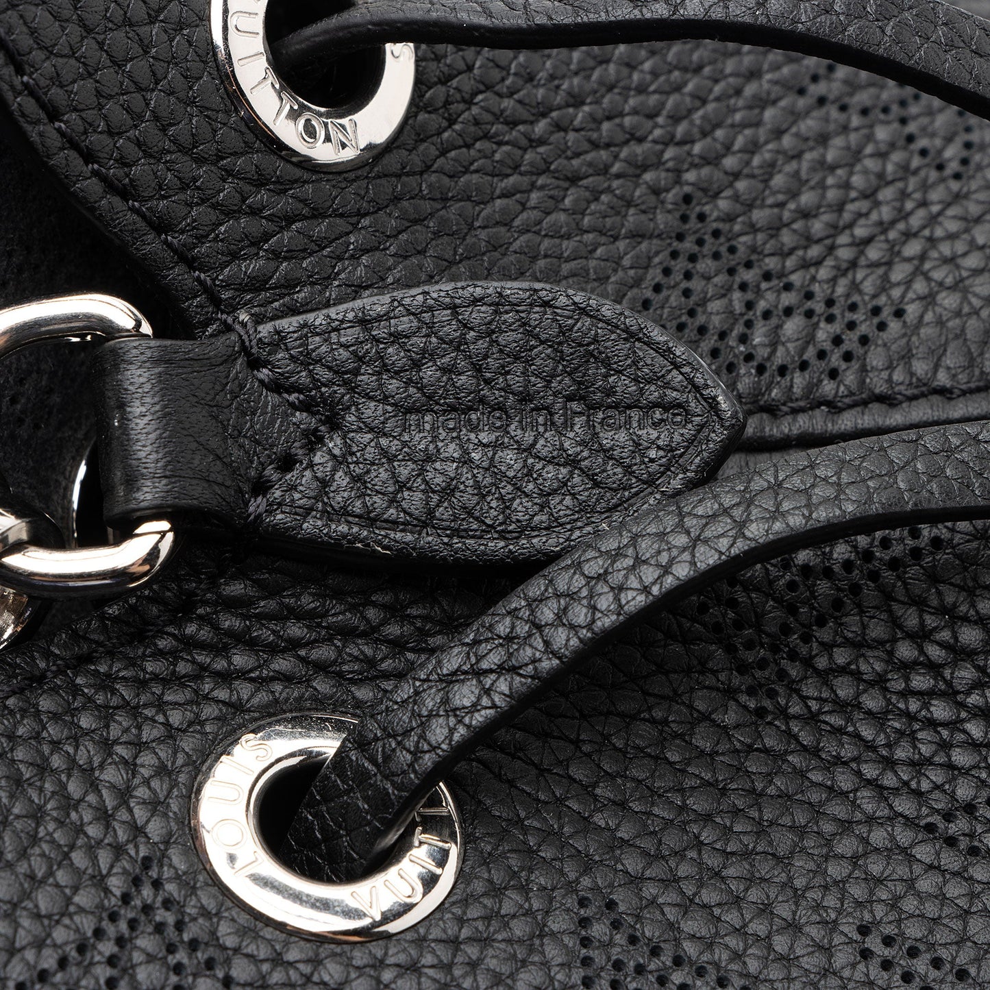 Louis Vuitton Mahina Leather Bella Bucket Bag (SHF-CcyhzL)