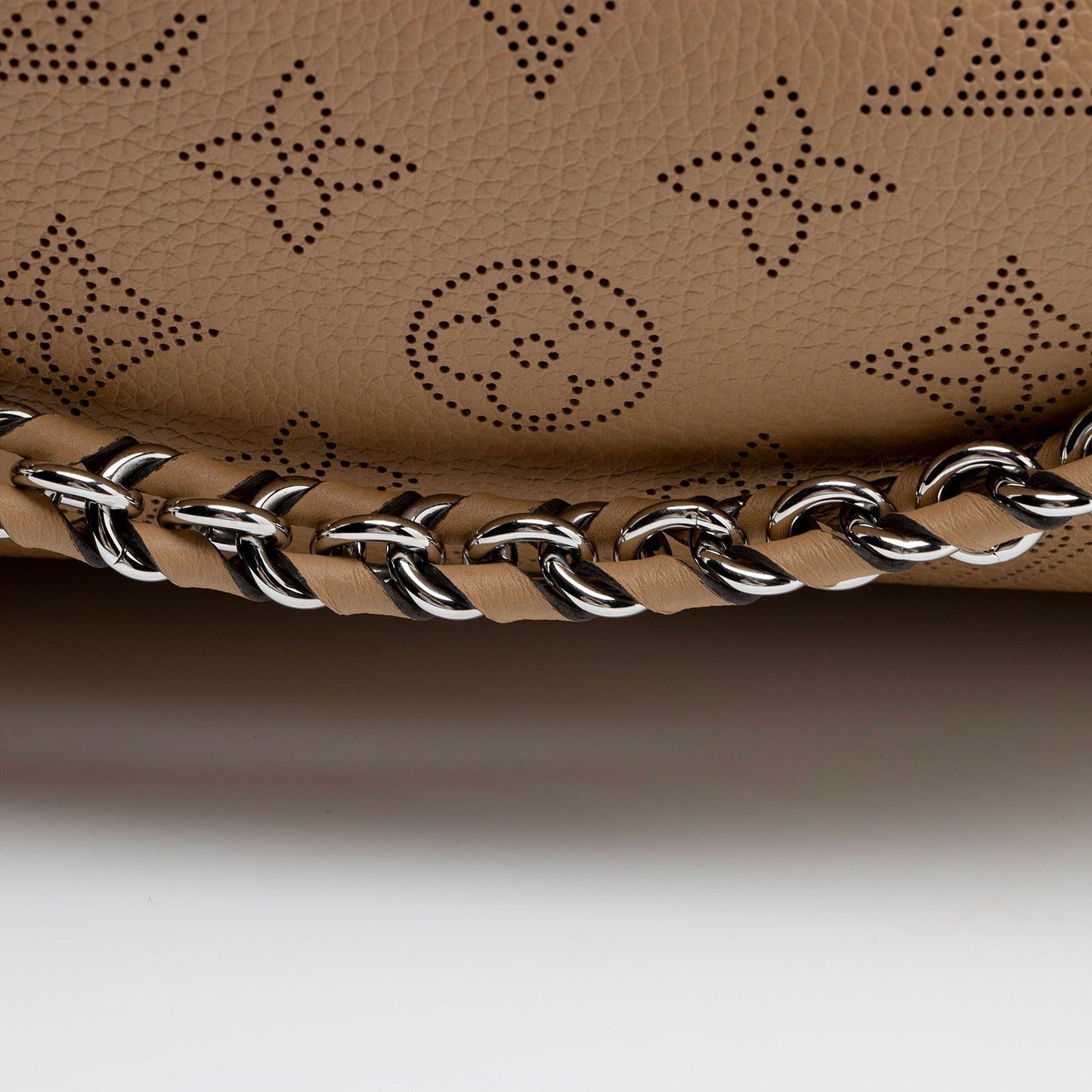Louis Vuitton Mahina Leather Bella Tote (SHF-pGCMeu)