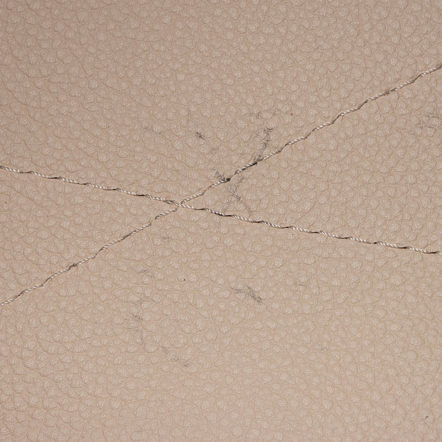 Louis Vuitton Mahina Leather Carmel Hobo (SHF-I2e2sp)