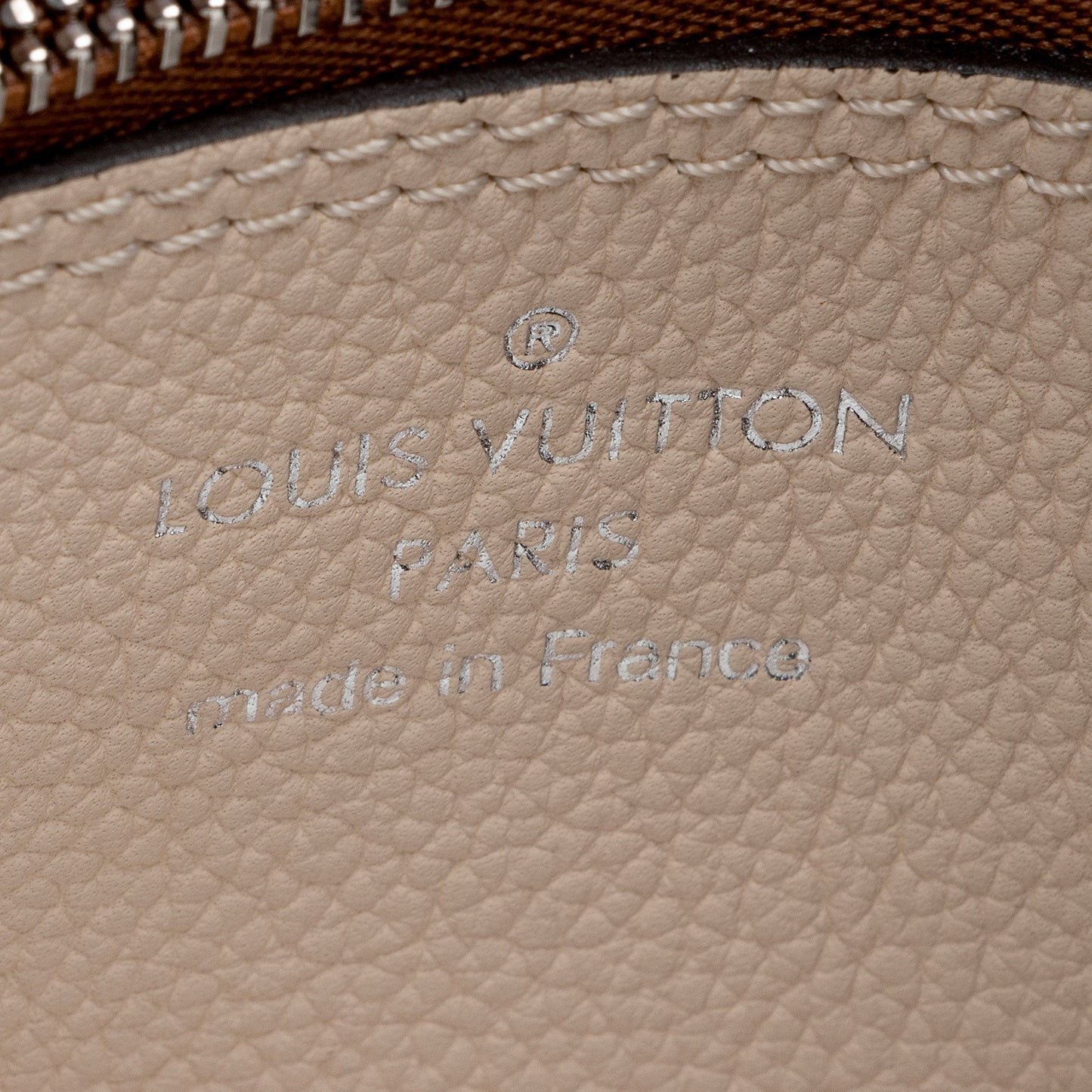 Louis Vuitton Mahina Leather Carmel Hobo (SHF-I2e2sp)
