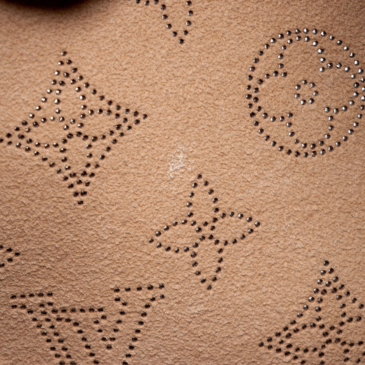 Louis Vuitton Mahina Leather Carmel Hobo (SHF-Oex6B3)