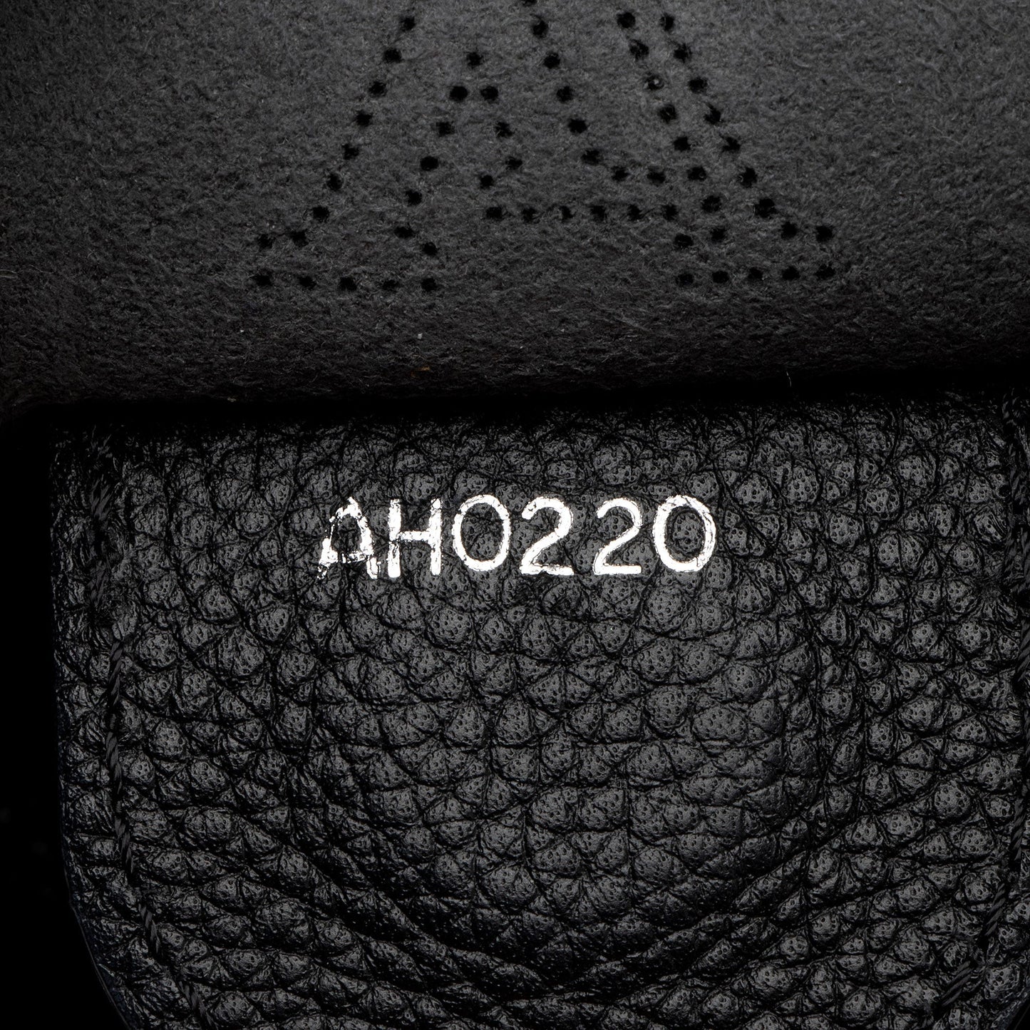 Louis Vuitton Mahina Leather Carmel Hobo