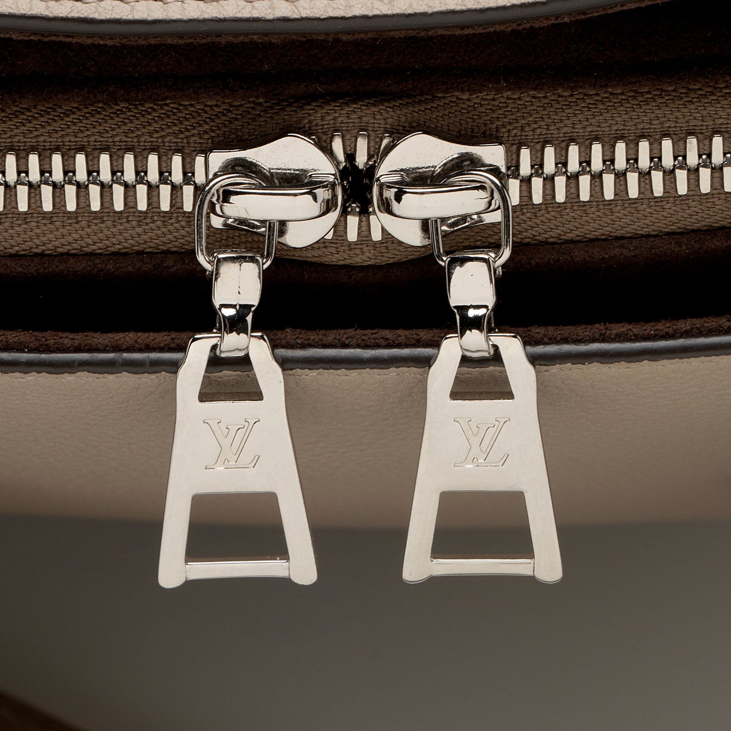 Louis Vuitton Mahina Leather Haumea Satchel (SHF-TqkVYe)
