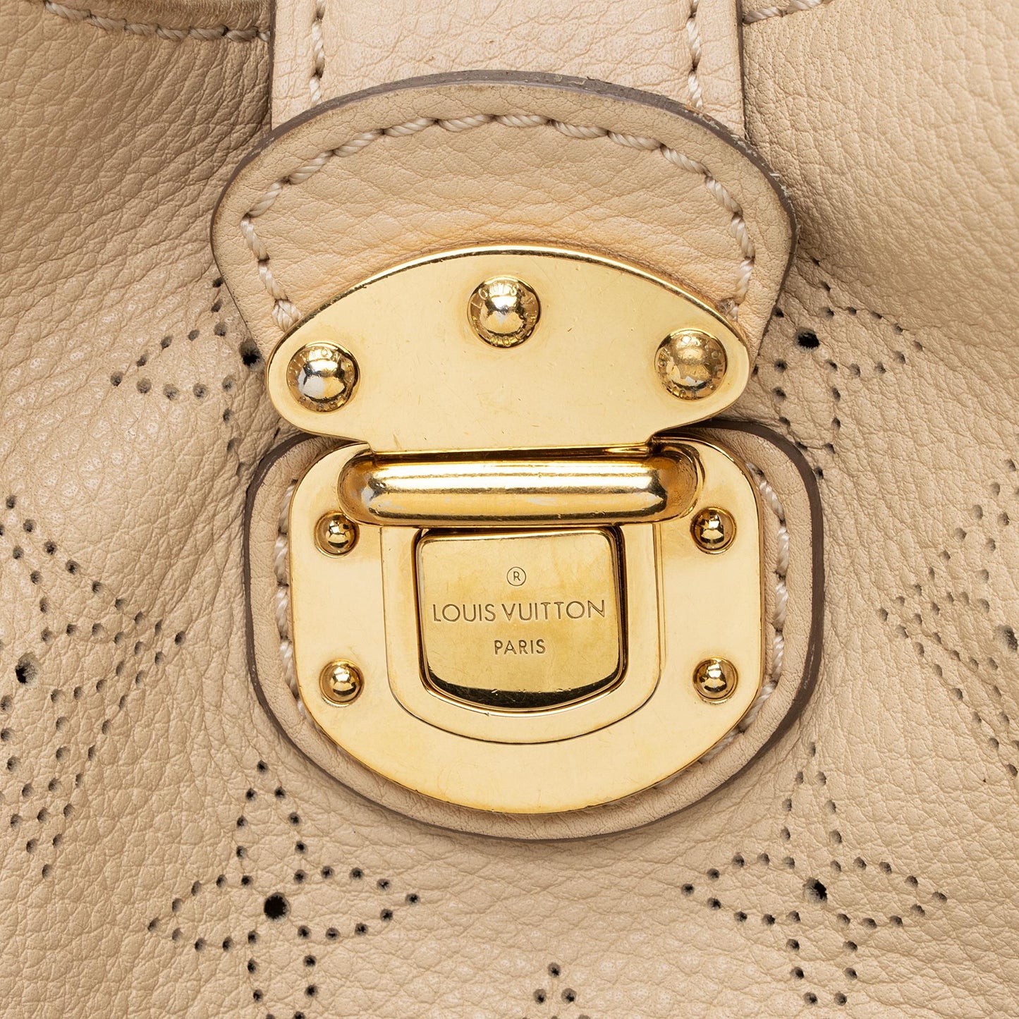 Louis Vuitton Mahina Leather L Hobo (SHF-f8hOUF)