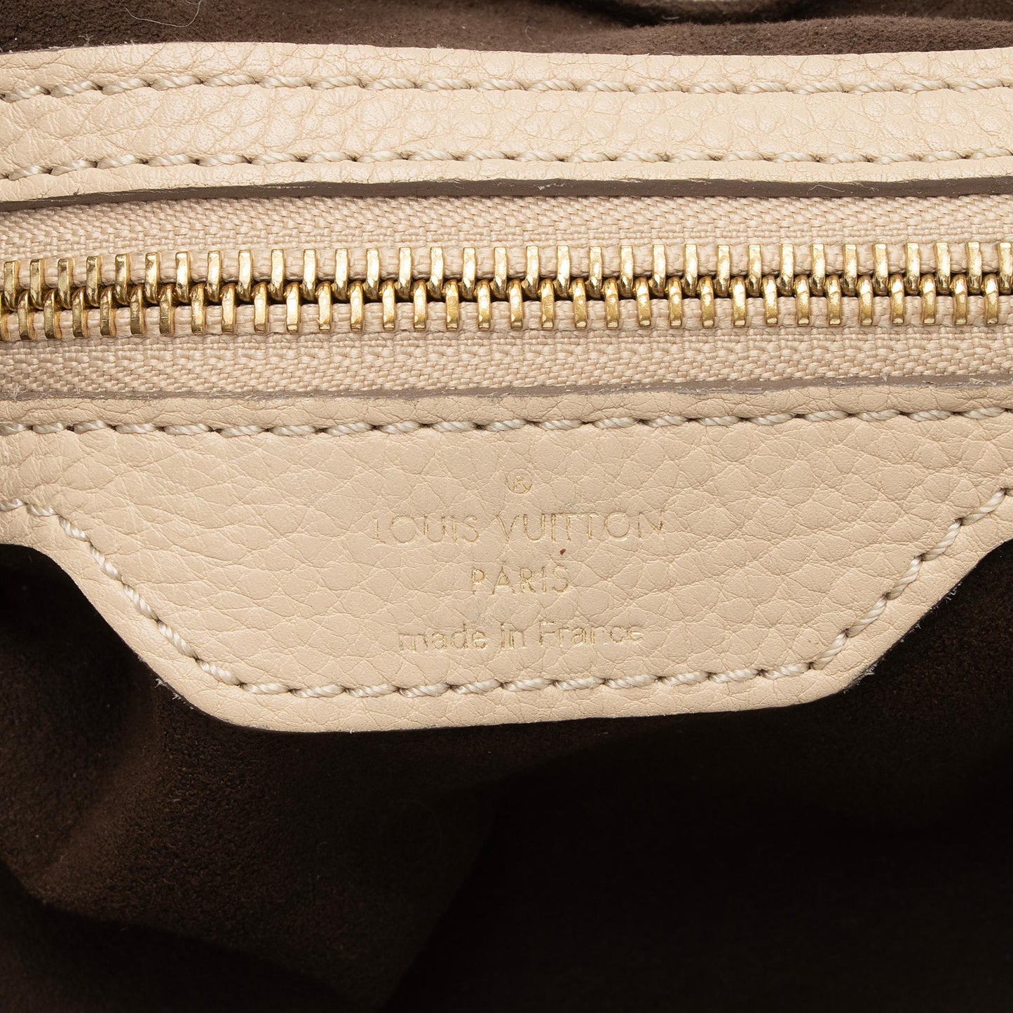 Louis Vuitton Mahina Leather L Hobo (SHF-f8hOUF)