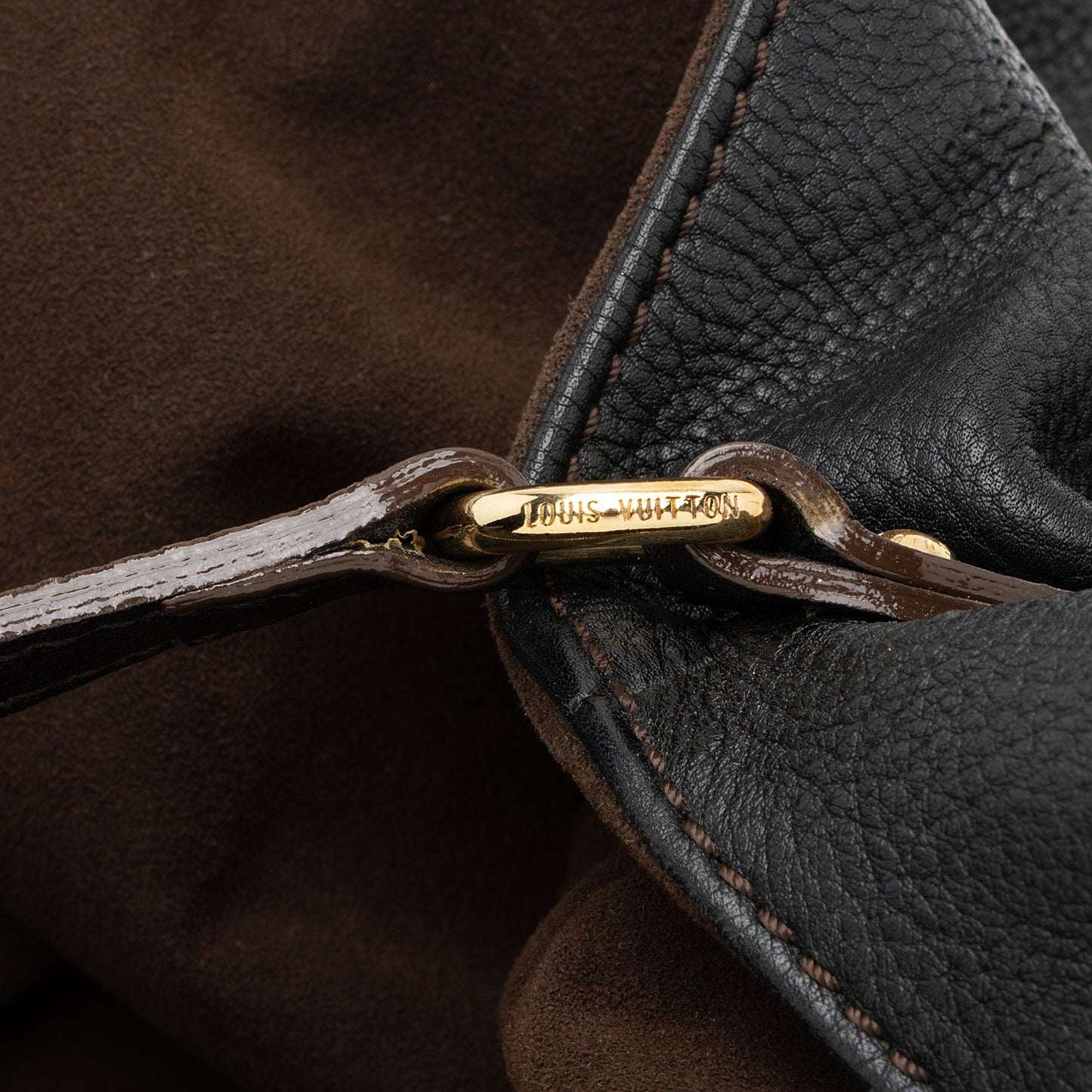 Louis Vuitton Mahina Leather L Hobo (SHF-sRVvXh)
