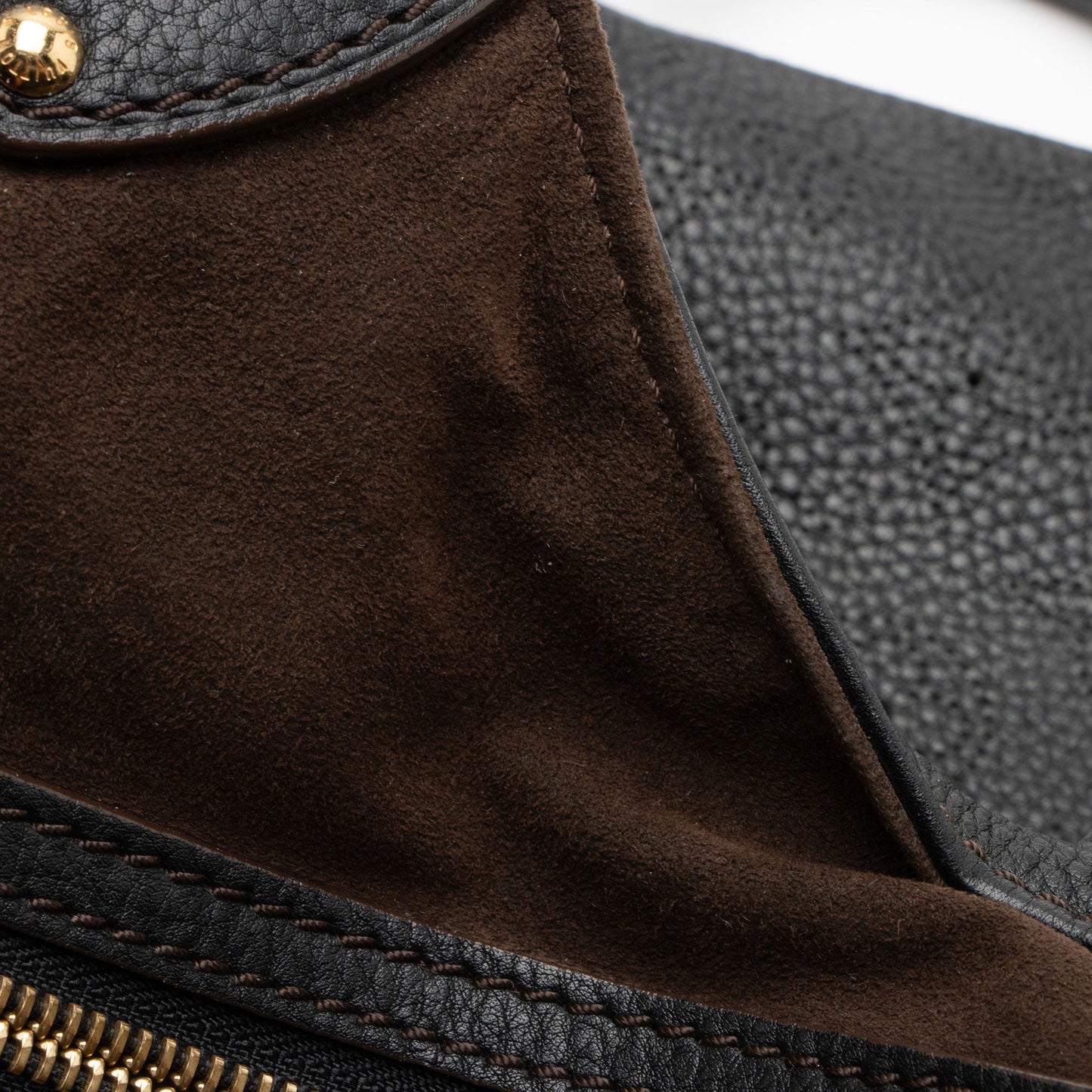 Louis Vuitton Mahina Leather L Hobo (SHF-sRVvXh)