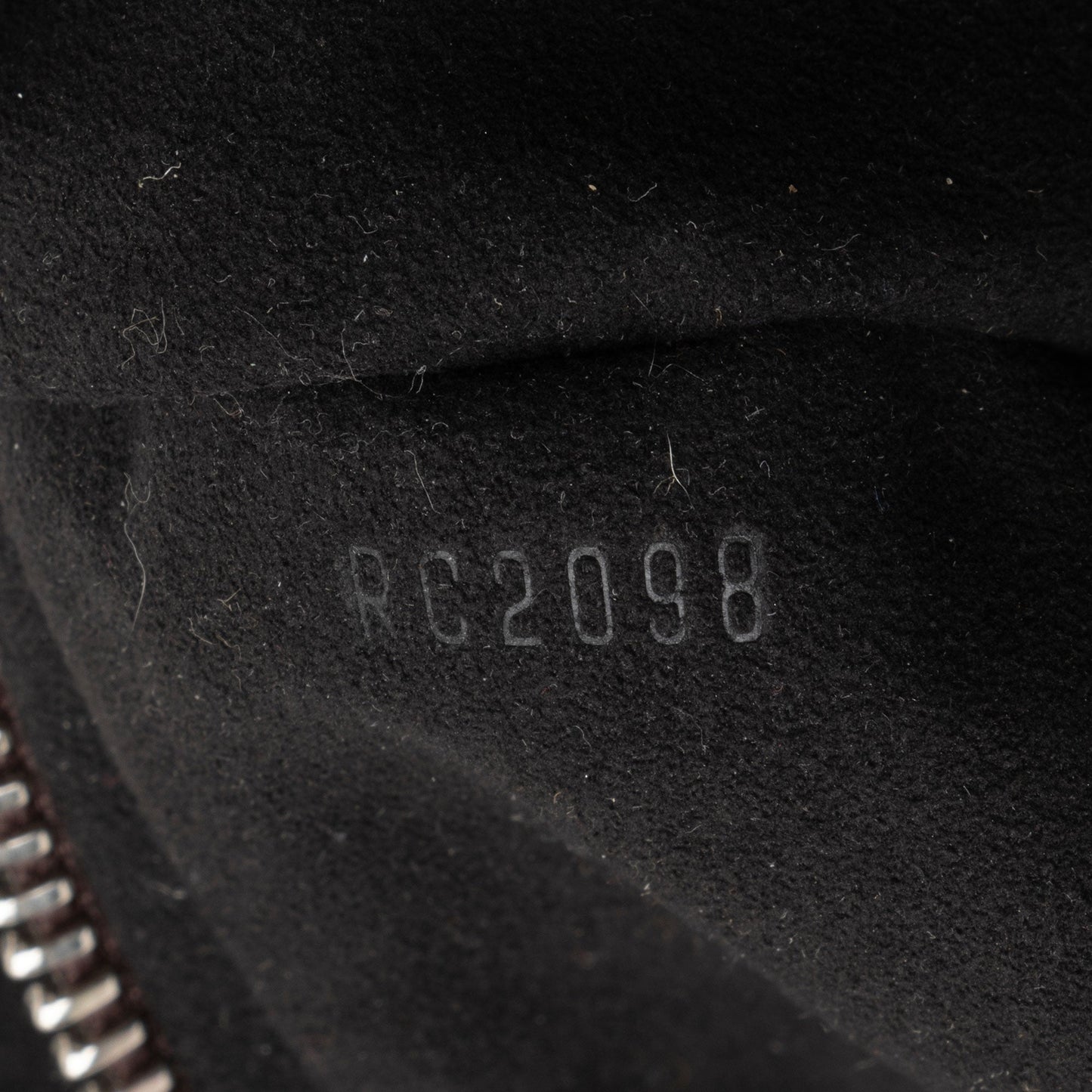 Louis Vuitton Mahina Leather L Hobo (SHF-RWUdbK)