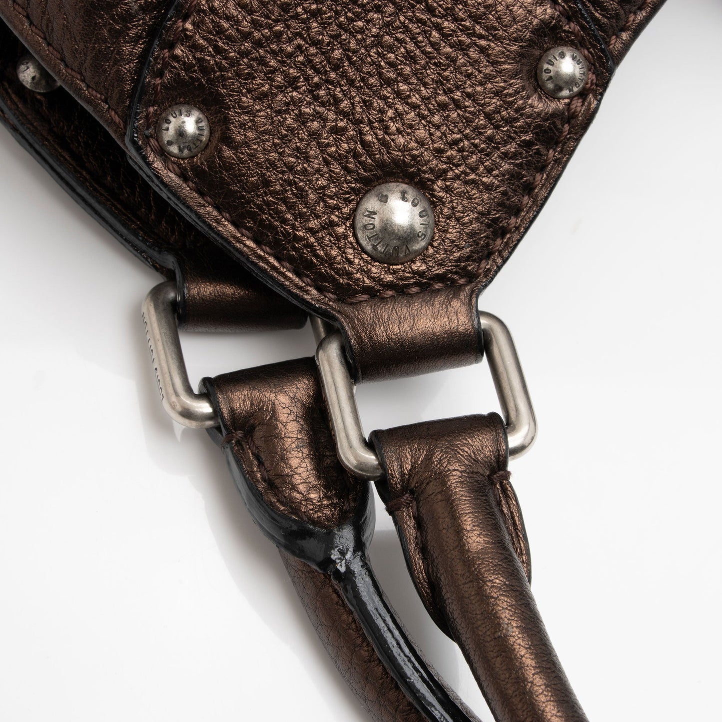 Louis Vuitton Mahina Leather L Hobo (SHF-RWUdbK)