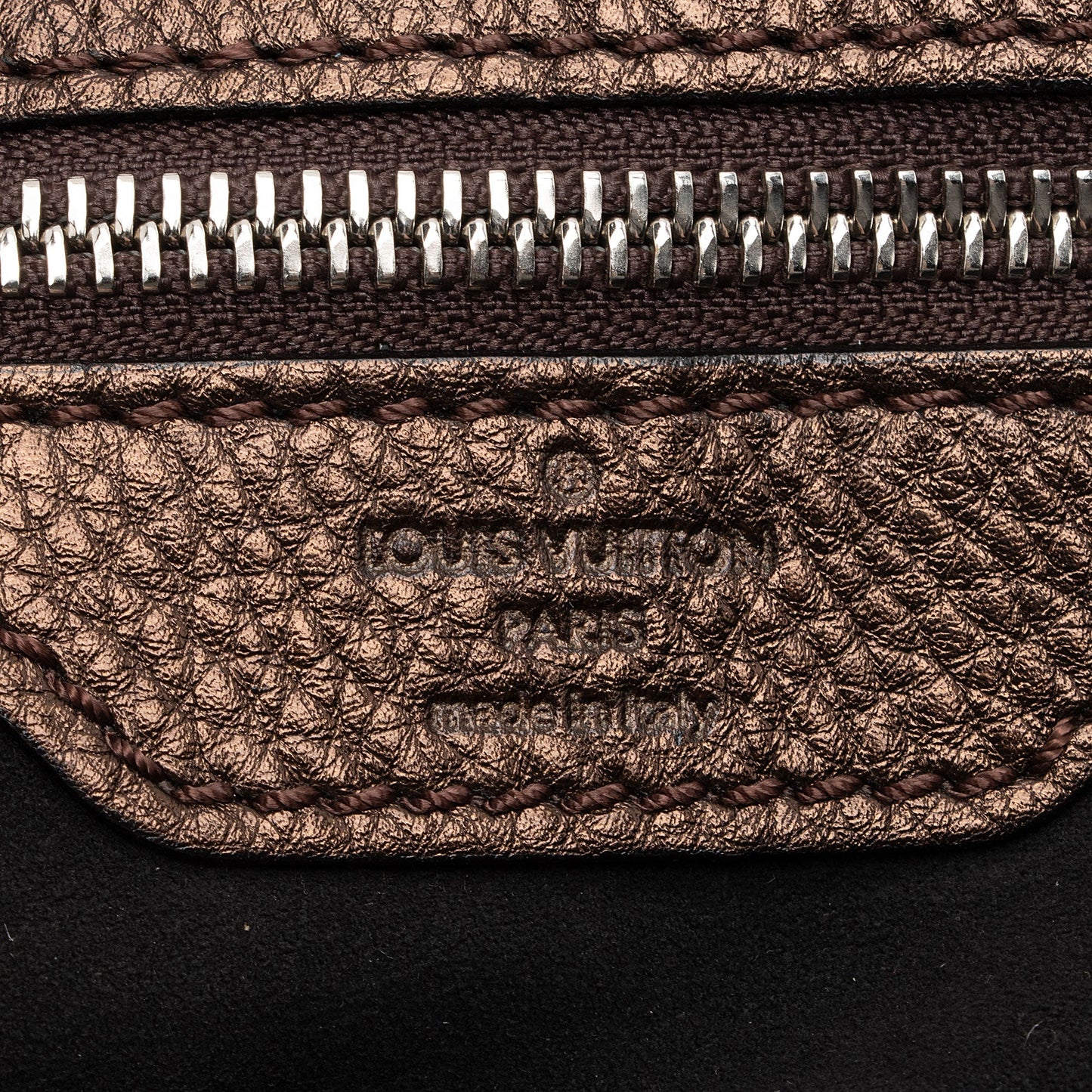 Louis Vuitton Mahina Leather L Hobo (SHF-RWUdbK)