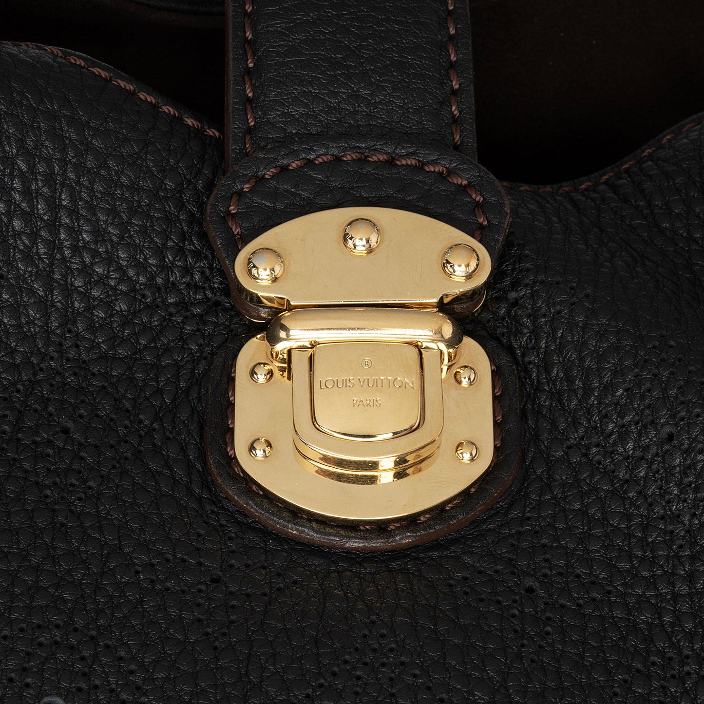 Louis Vuitton Mahina Leather L Hobo (SHF-zuLmBU)
