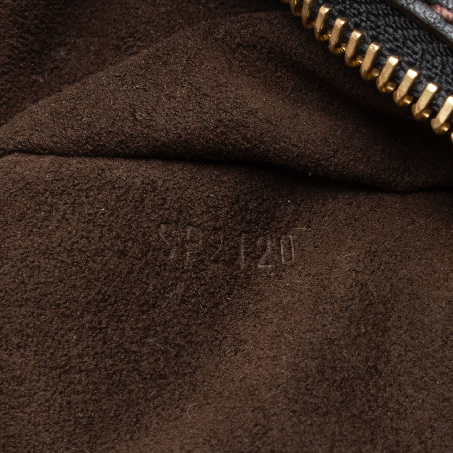 Louis Vuitton Mahina Leather L Hobo (SHF-zuLmBU)