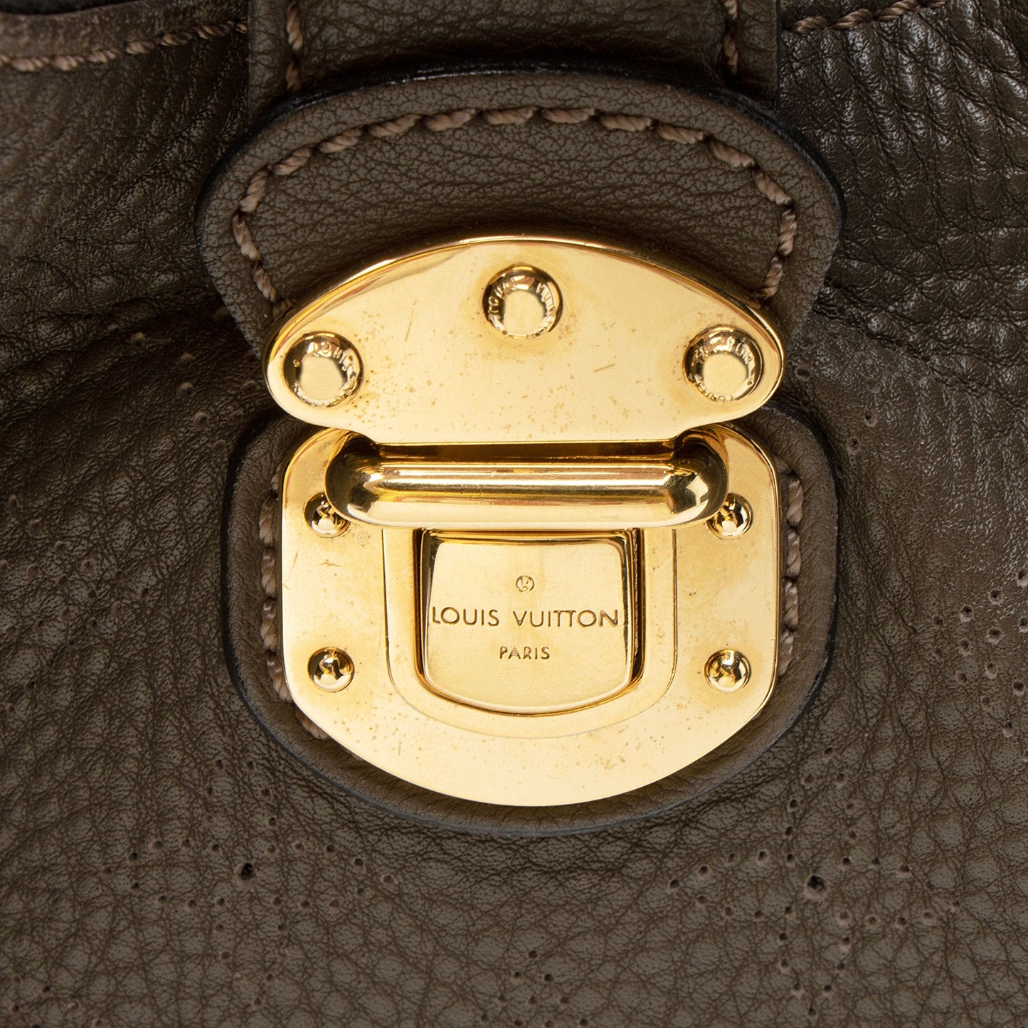Louis Vuitton Mahina Leather L Hobo