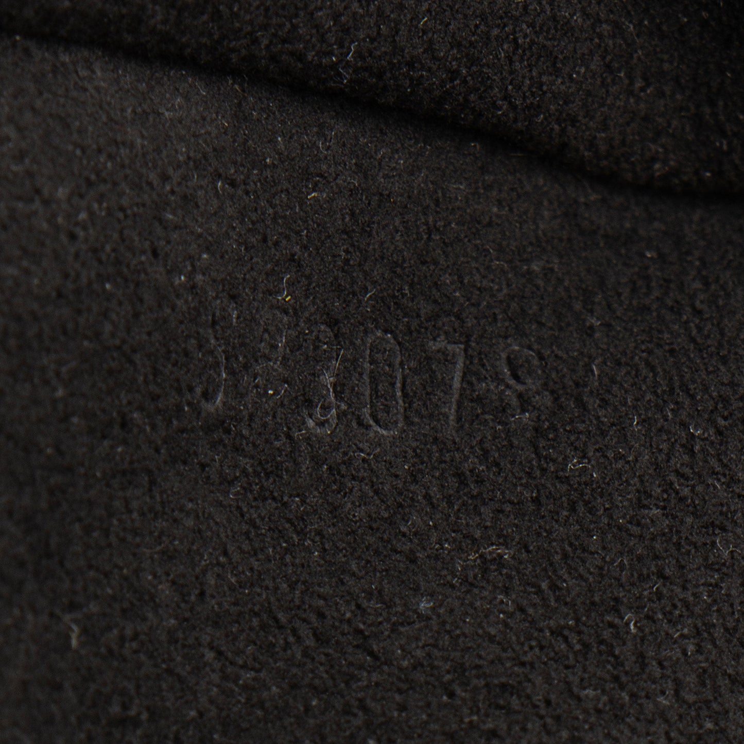 Louis Vuitton Mahina Leather L Hobo
