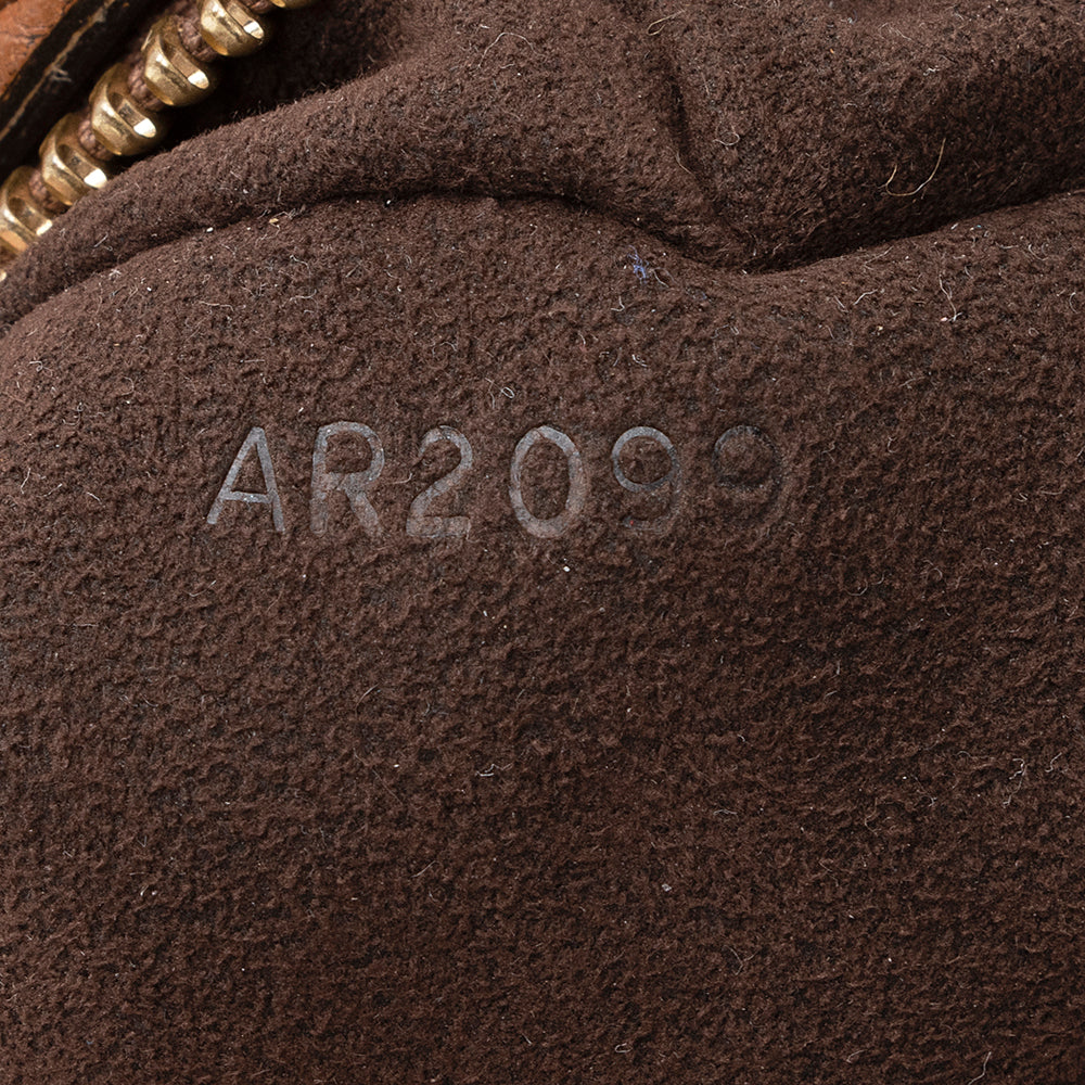 Louis Vuitton Mahina Leather Lunar PM Shoulder Bag (SHF-20919)