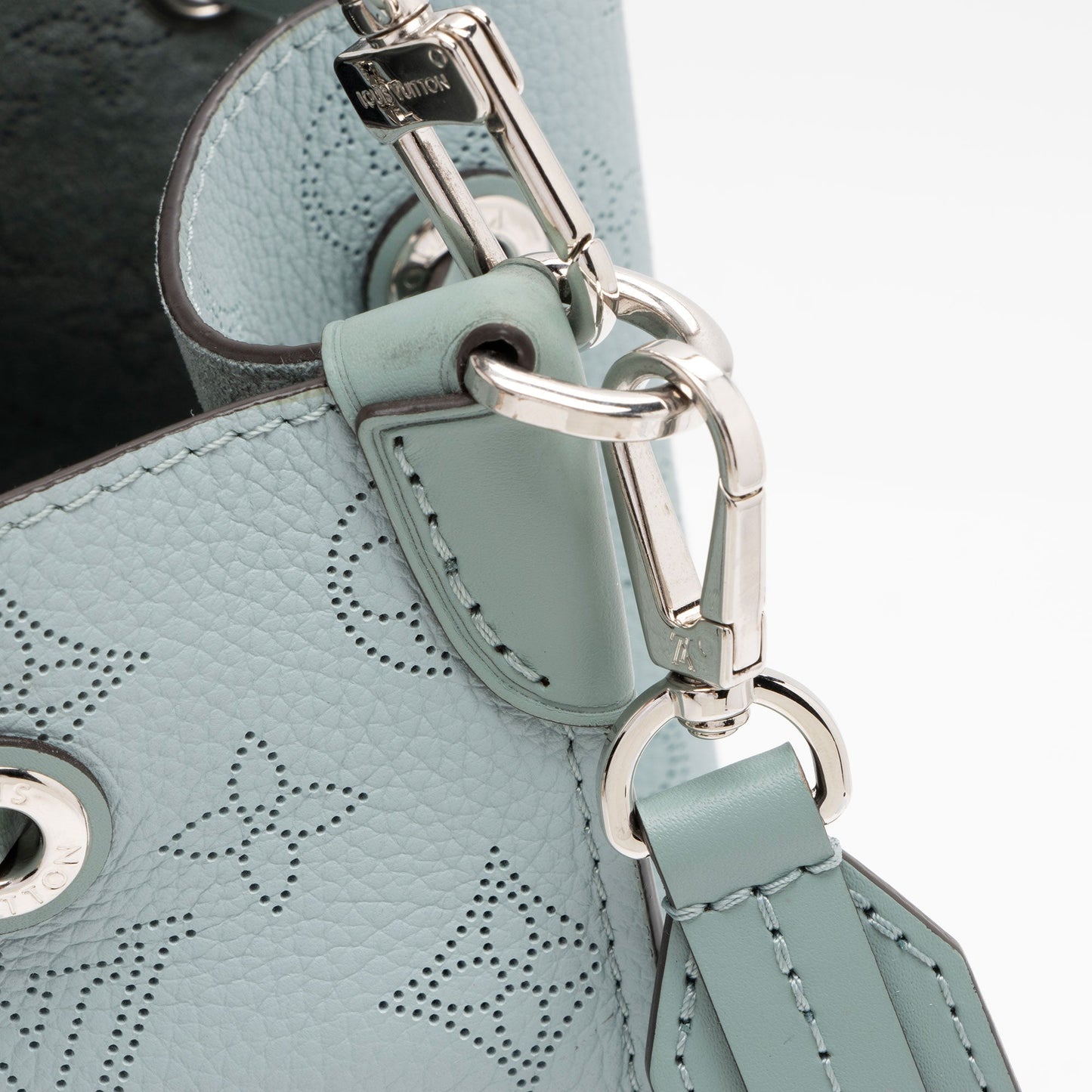 Louis Vuitton Mahina Leather Muria Bucket Bag (SHF-C511ja)