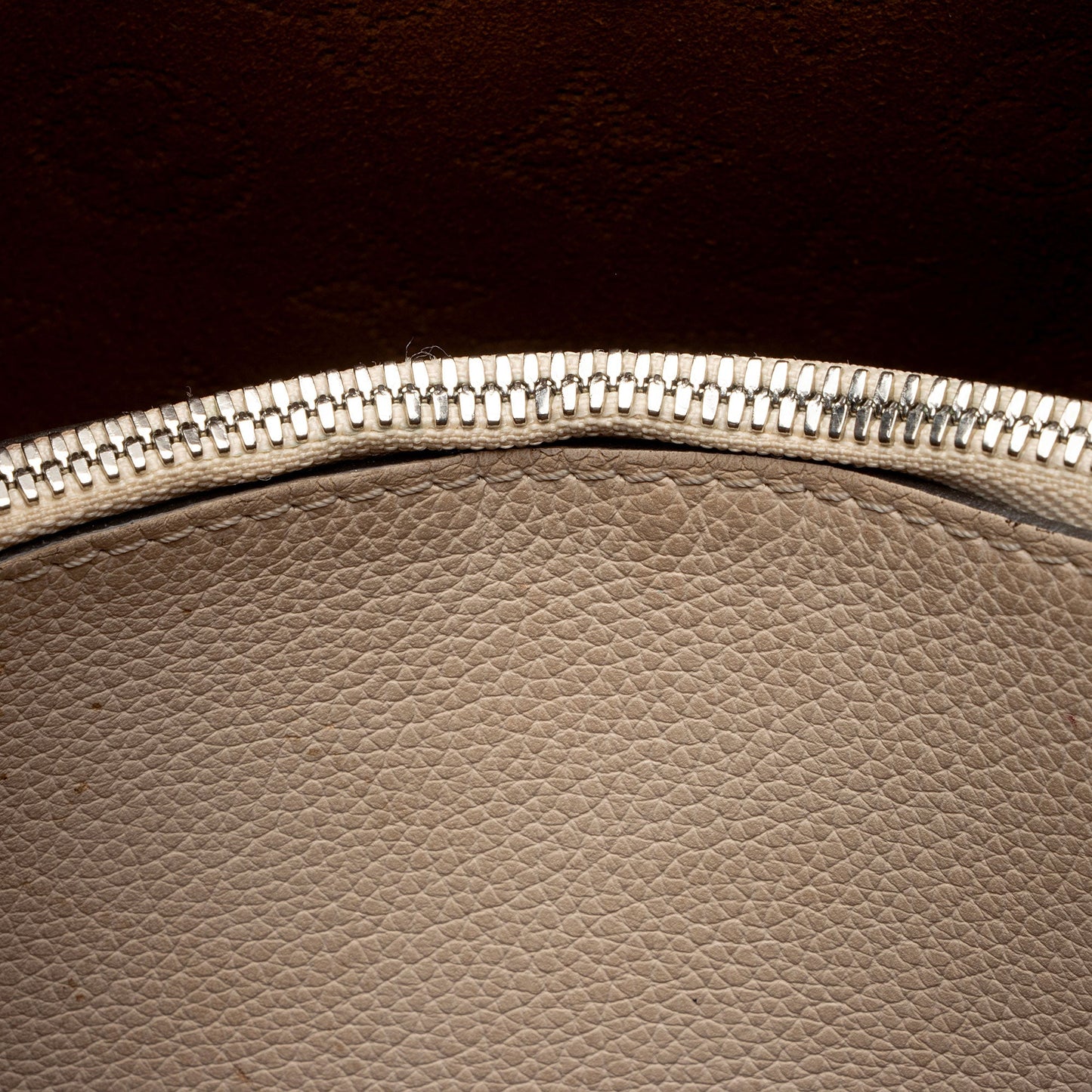 Louis Vuitton Mahina Leather Muria Bucket Bag (SHF-BNsEFh)