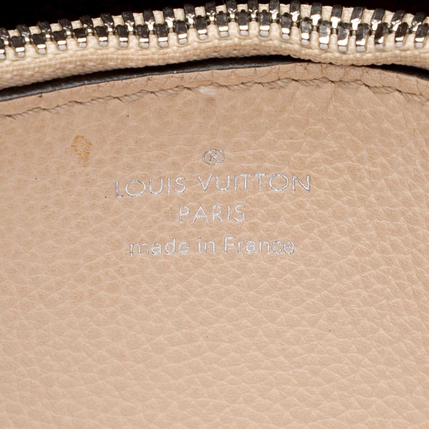 Louis Vuitton Mahina Leather Muria Bucket Bag (SHF-BNsEFh)