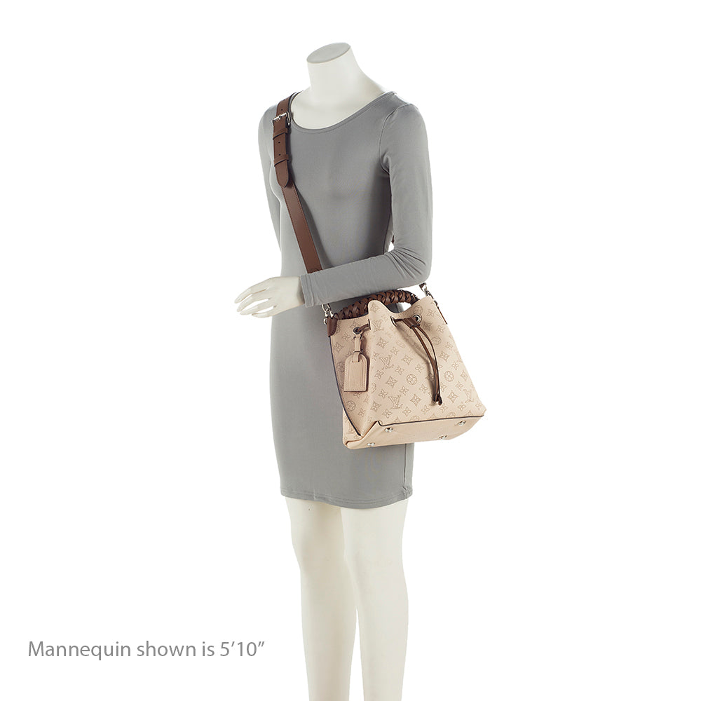 Louis Vuitton Mahina Leather Muria Bucket Bag (SHF-BNsEFh)