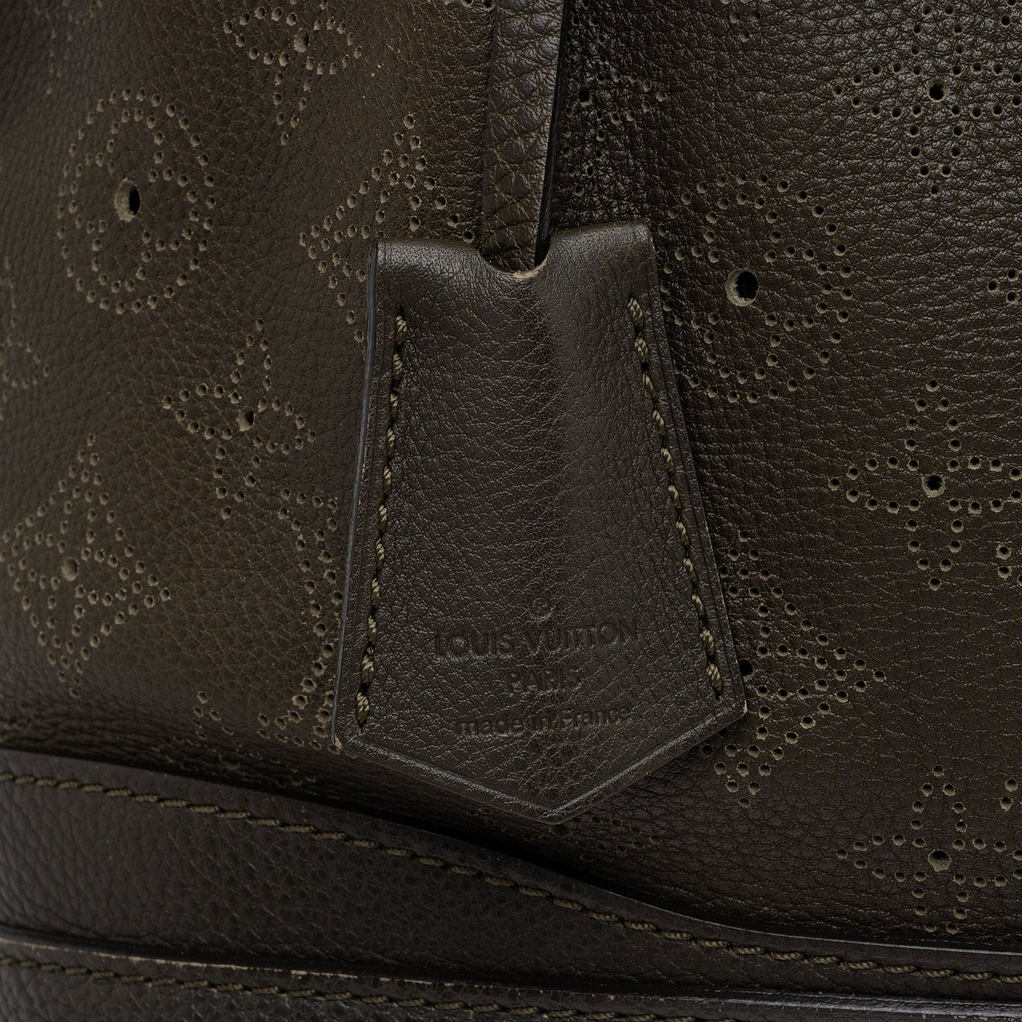 Louis Vuitton Mahina Leather Stellar PM Tote (SHF-bQCuWn)