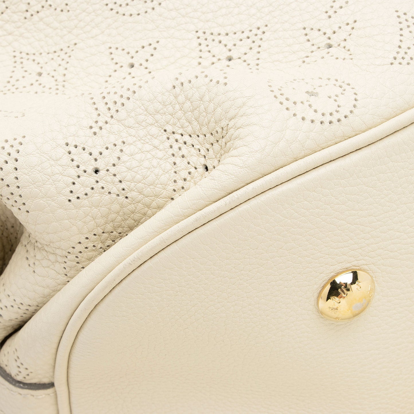 Louis Vuitton Mahina Leather XL Hobo (SHF-XqaxdJ)