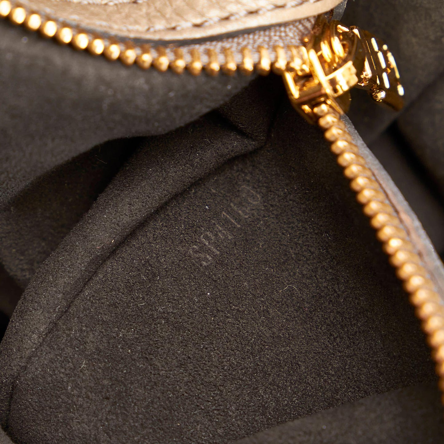 Louis Vuitton Mahina XL Hobo Bag (SHG-30068)