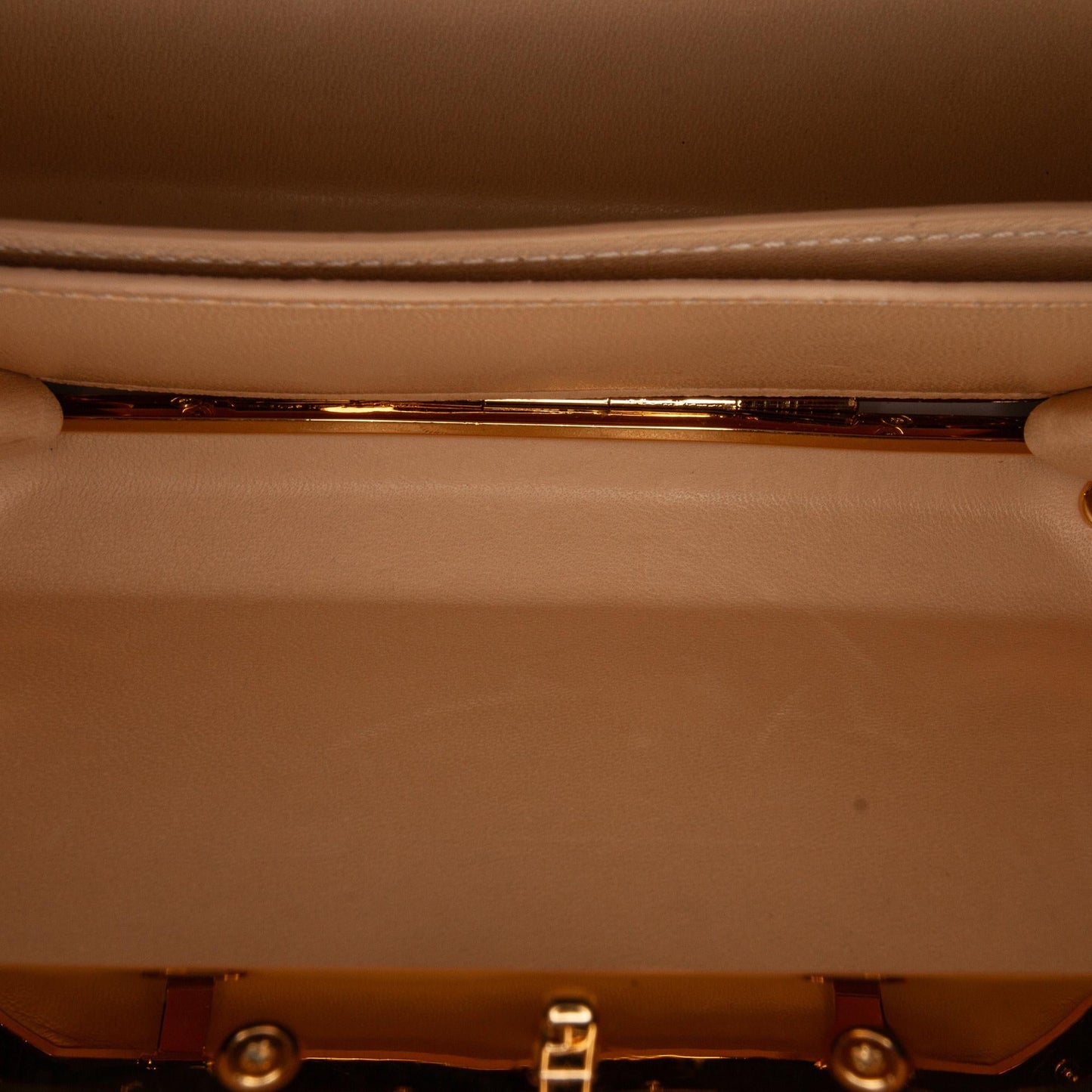 Louis Vuitton Minaudiere Shell Clutch (SHG-Tr5sJq)