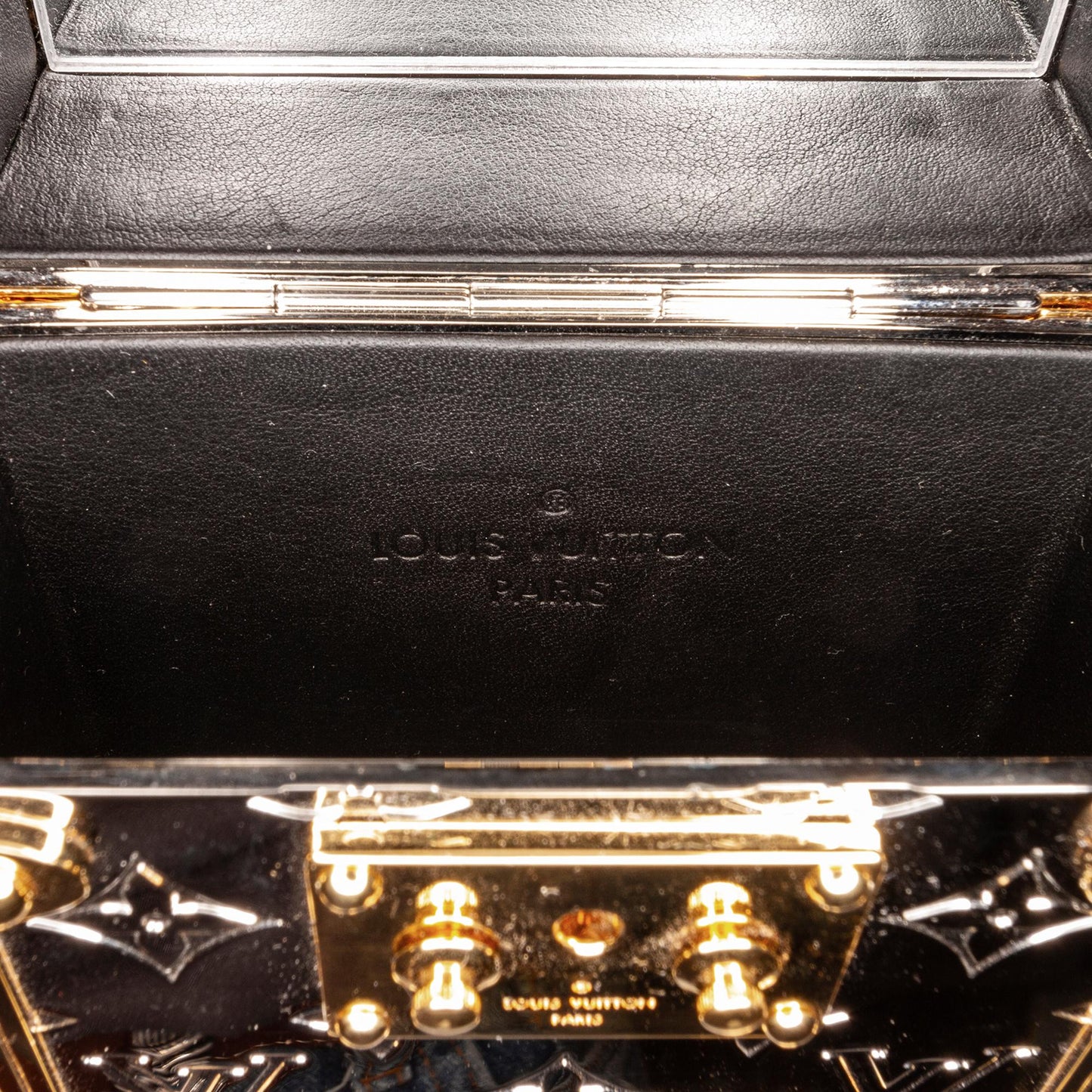 Louis Vuitton Mini Metallic Trunk Box with Chain (SHG-0lKTQn)