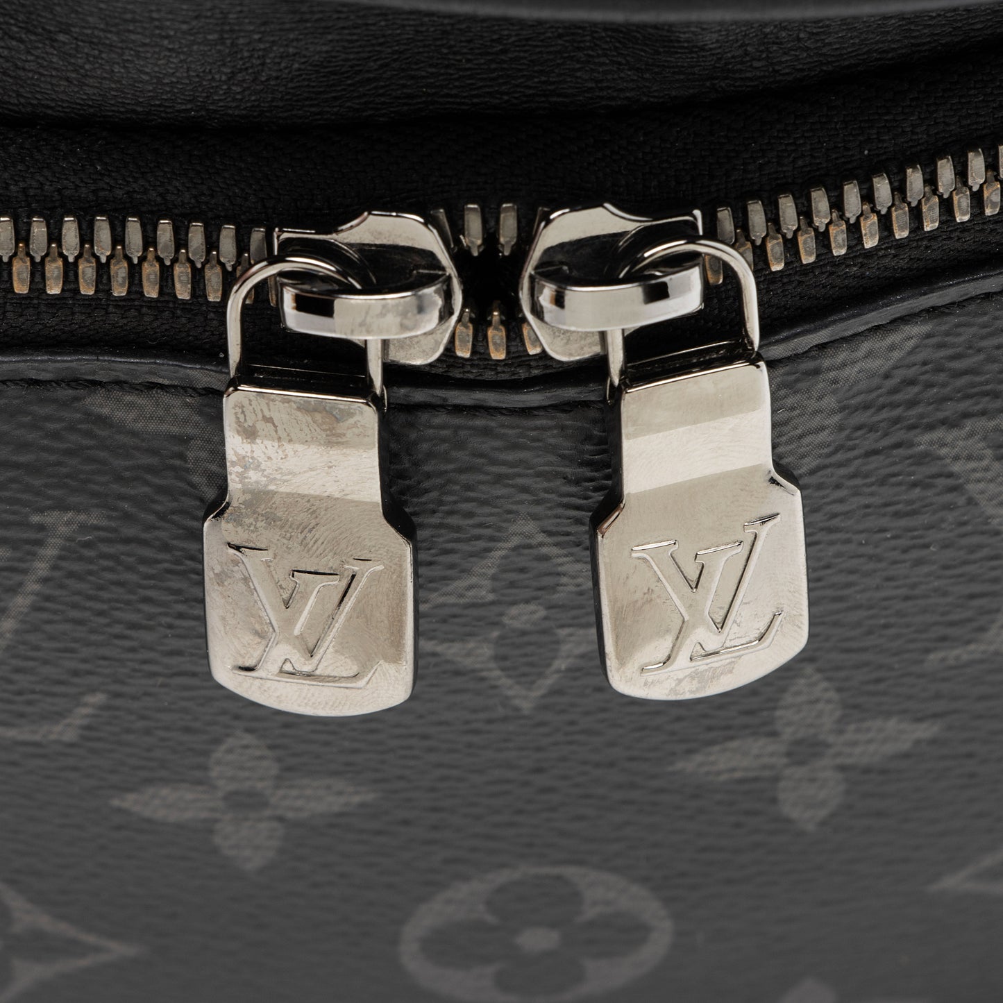 Louis Vuitton Monogram Eclipse Discovery MM Bumbag