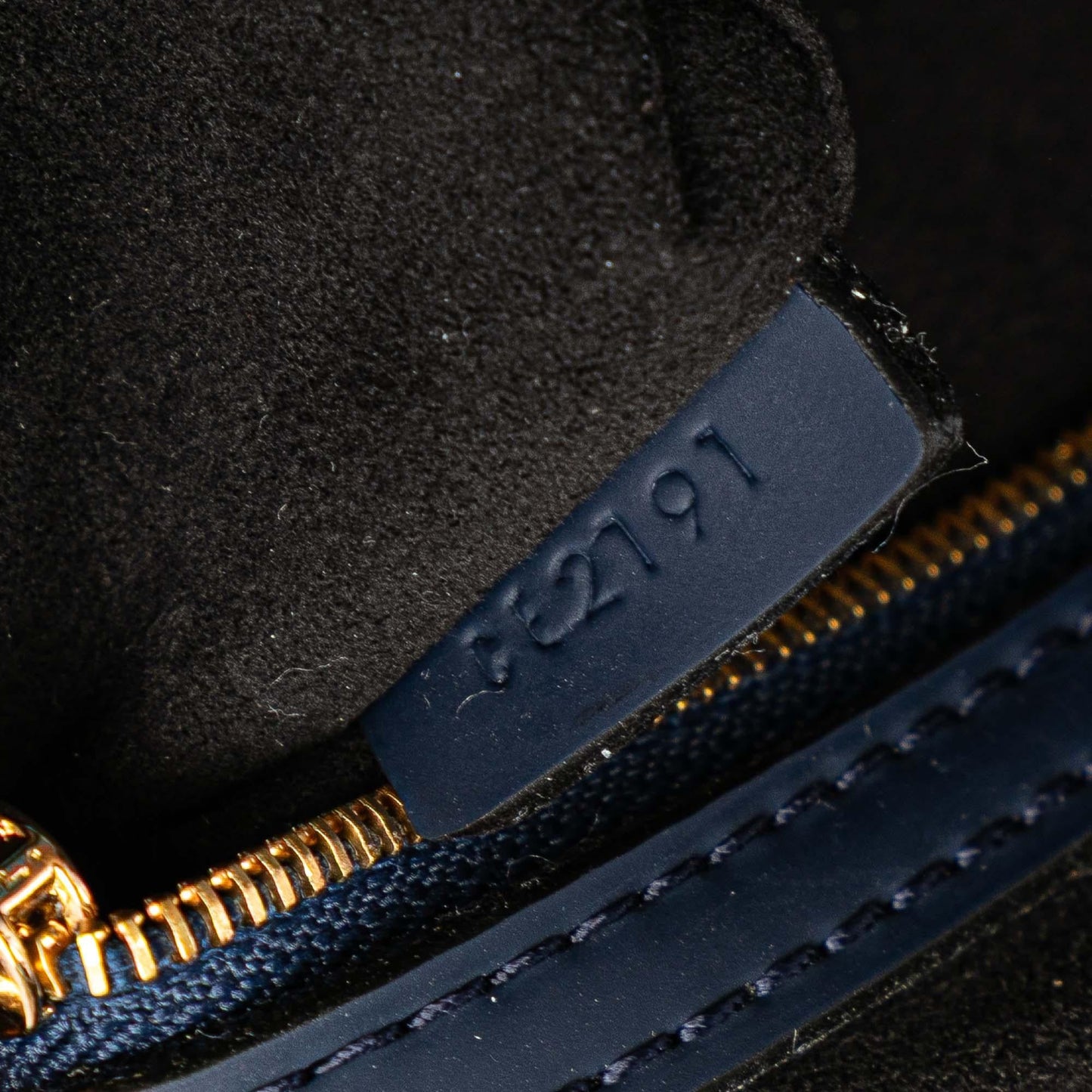 Louis Vuitton Monogram Addiction Lockit Vertical MM