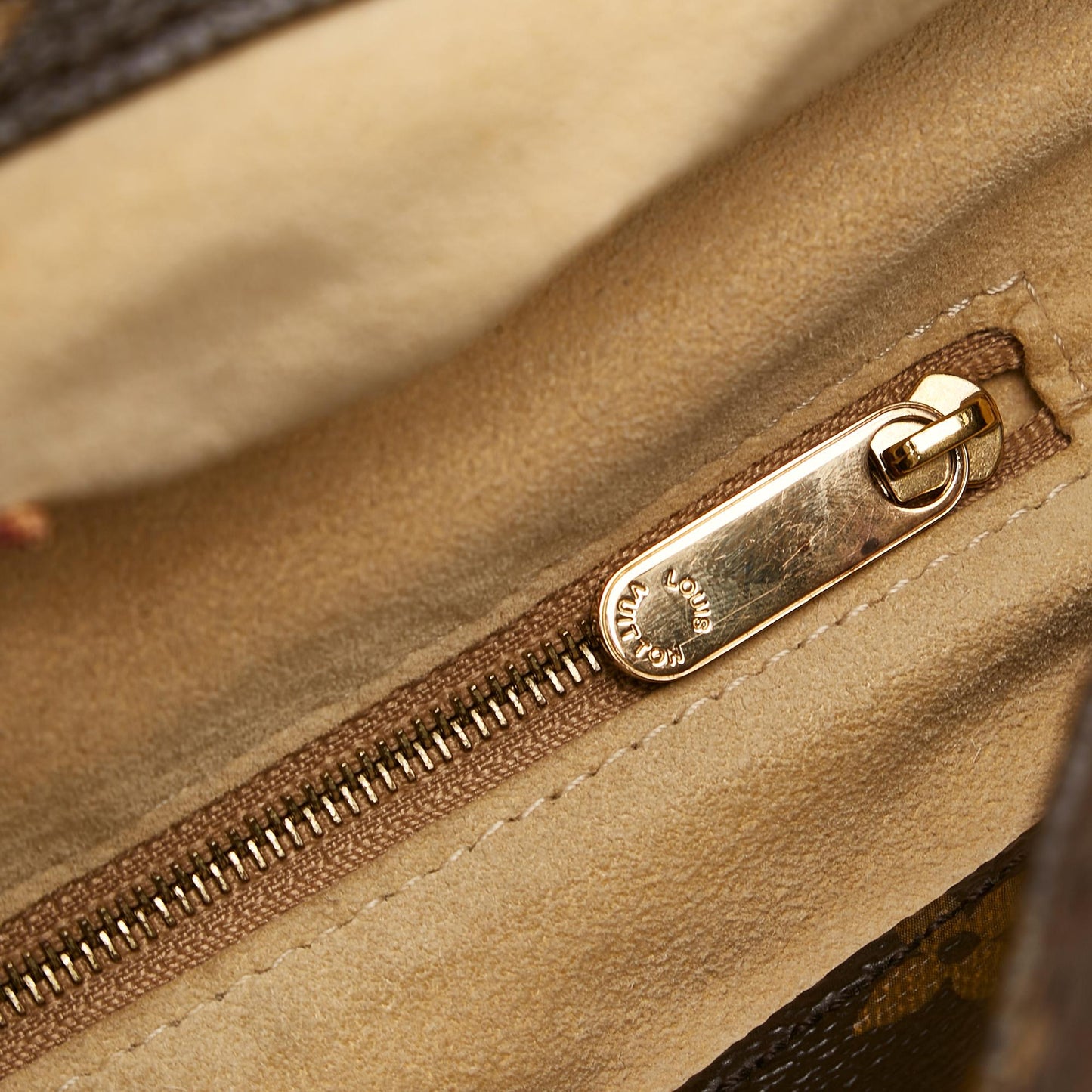 Louis Vuitton Monogram Artsy MM (SHG-35812)