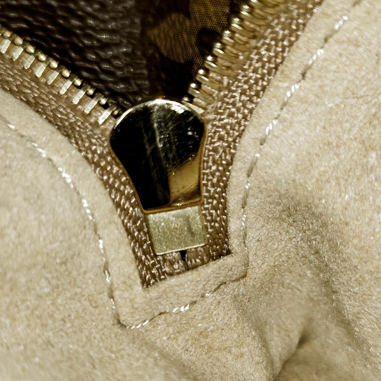 Louis Vuitton Monogram Artsy MM (SHG-37541)