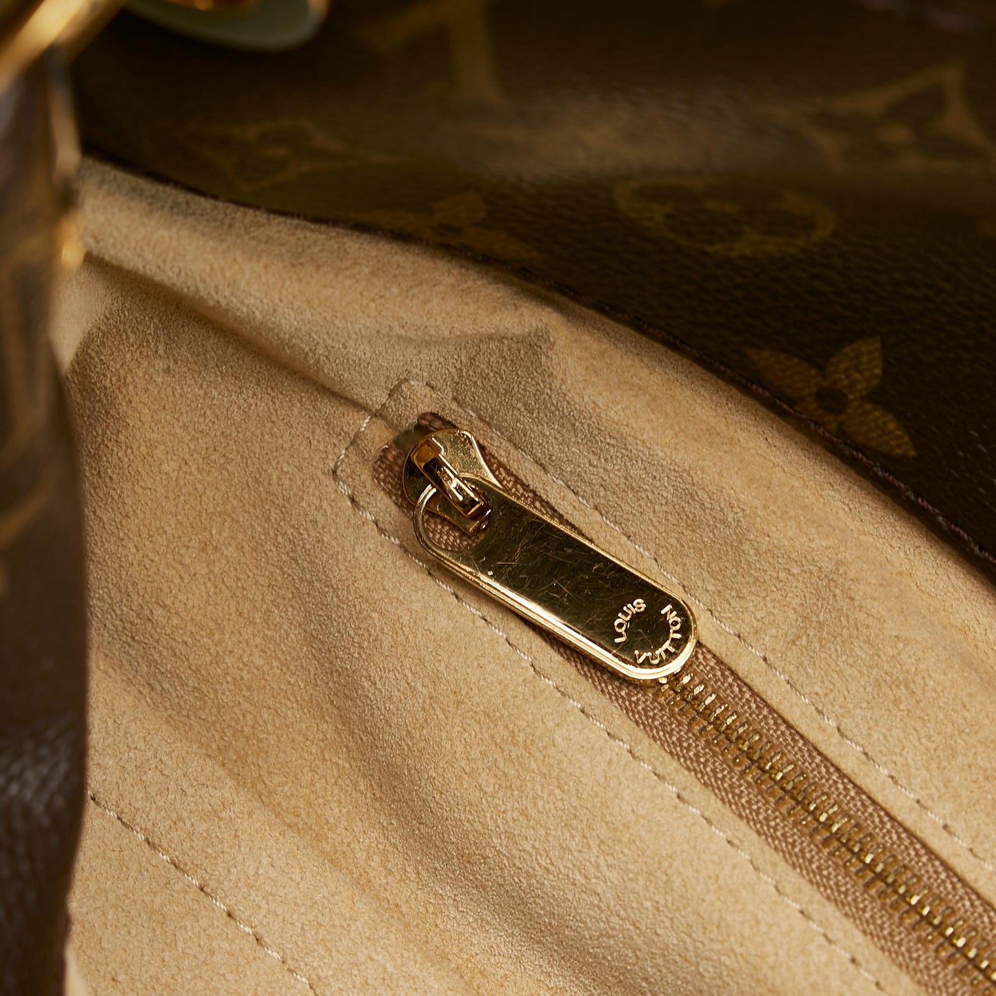 Louis Vuitton Monogram Artsy MM (SHG-AE6KDq)