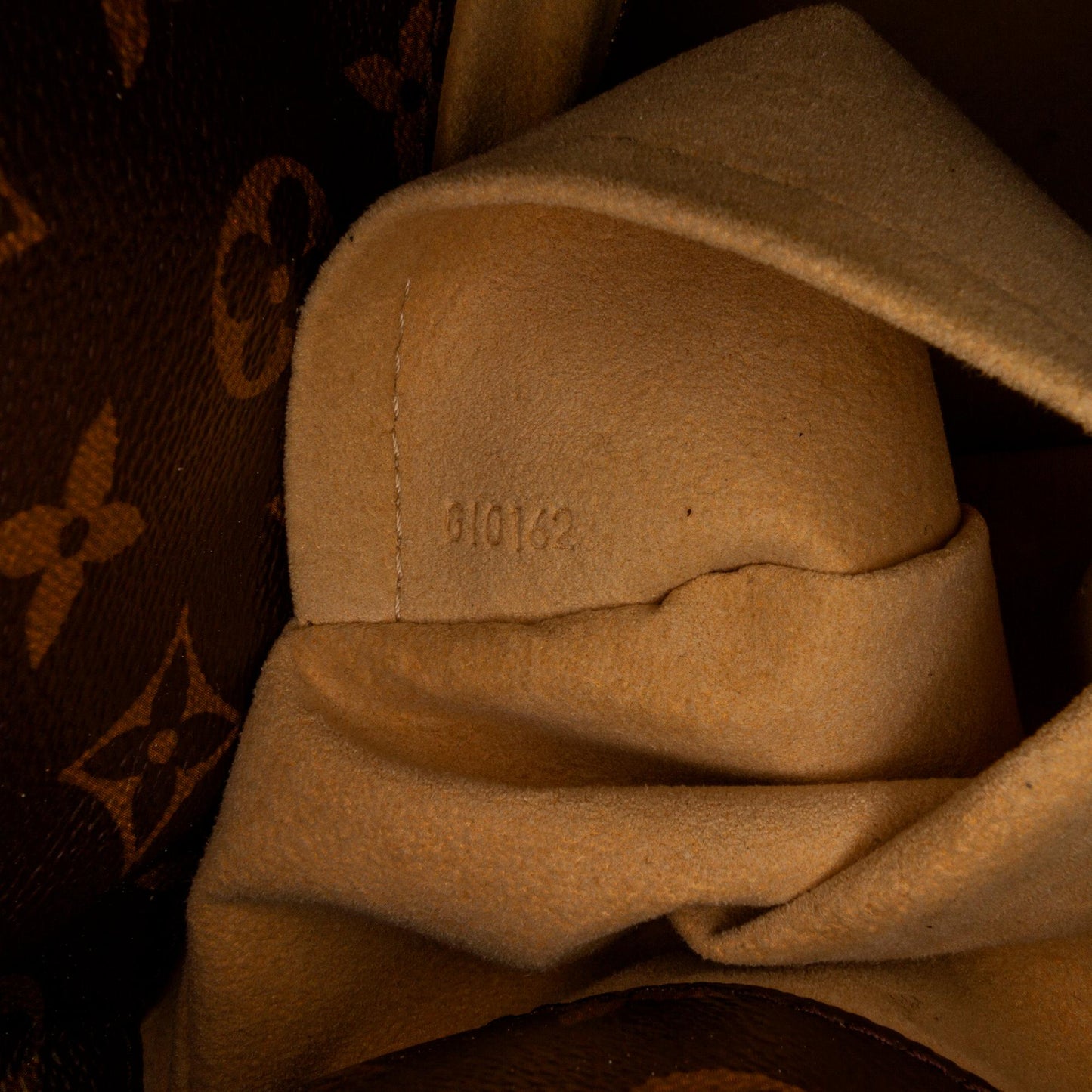 Louis Vuitton Monogram Artsy MM (SHG-rGGNeM)