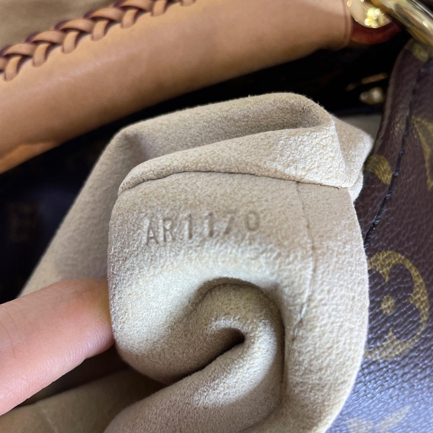 Louis Vuitton Monogram Artsy MM