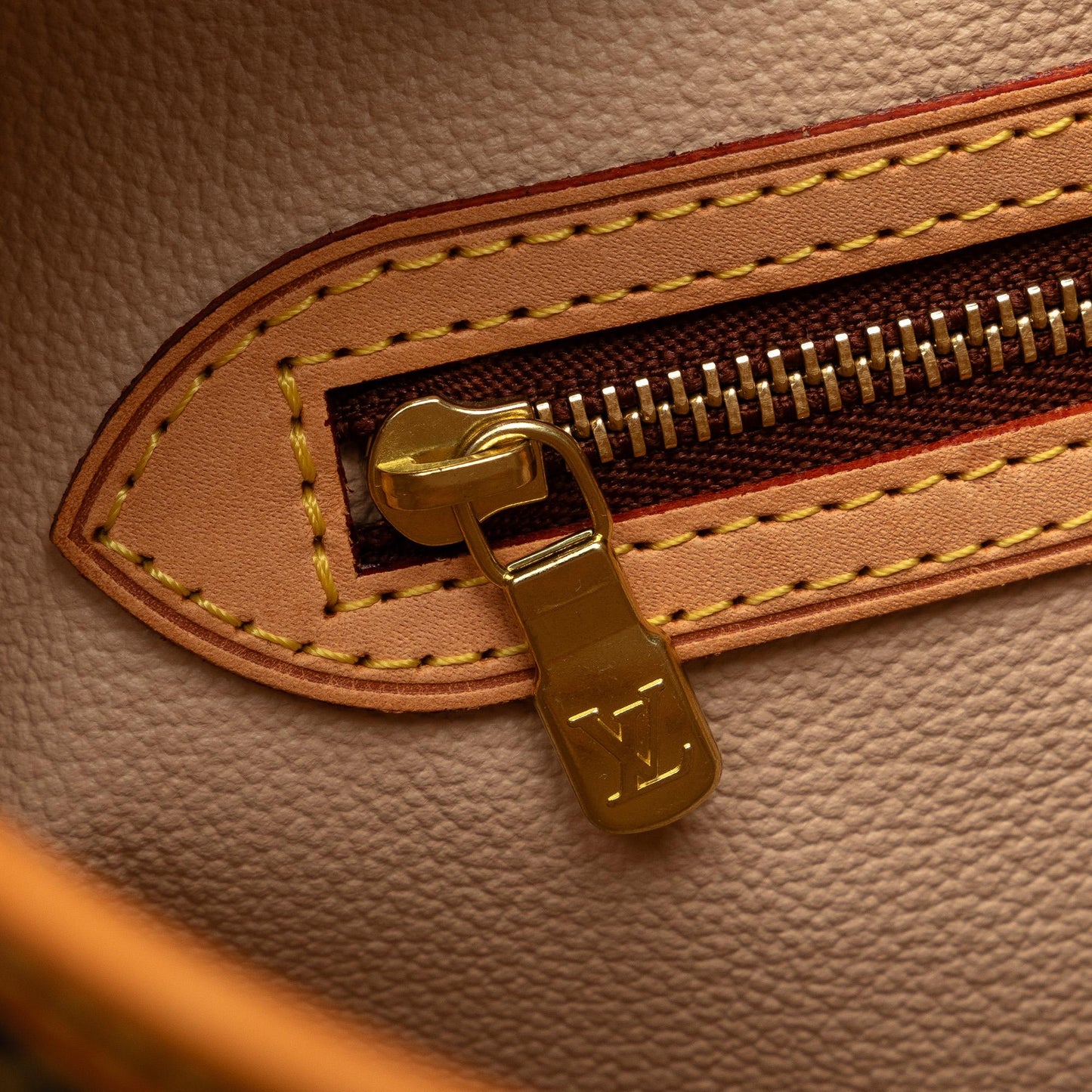 Louis Vuitton Monogram Bucket GM (SHG-dH31BK)