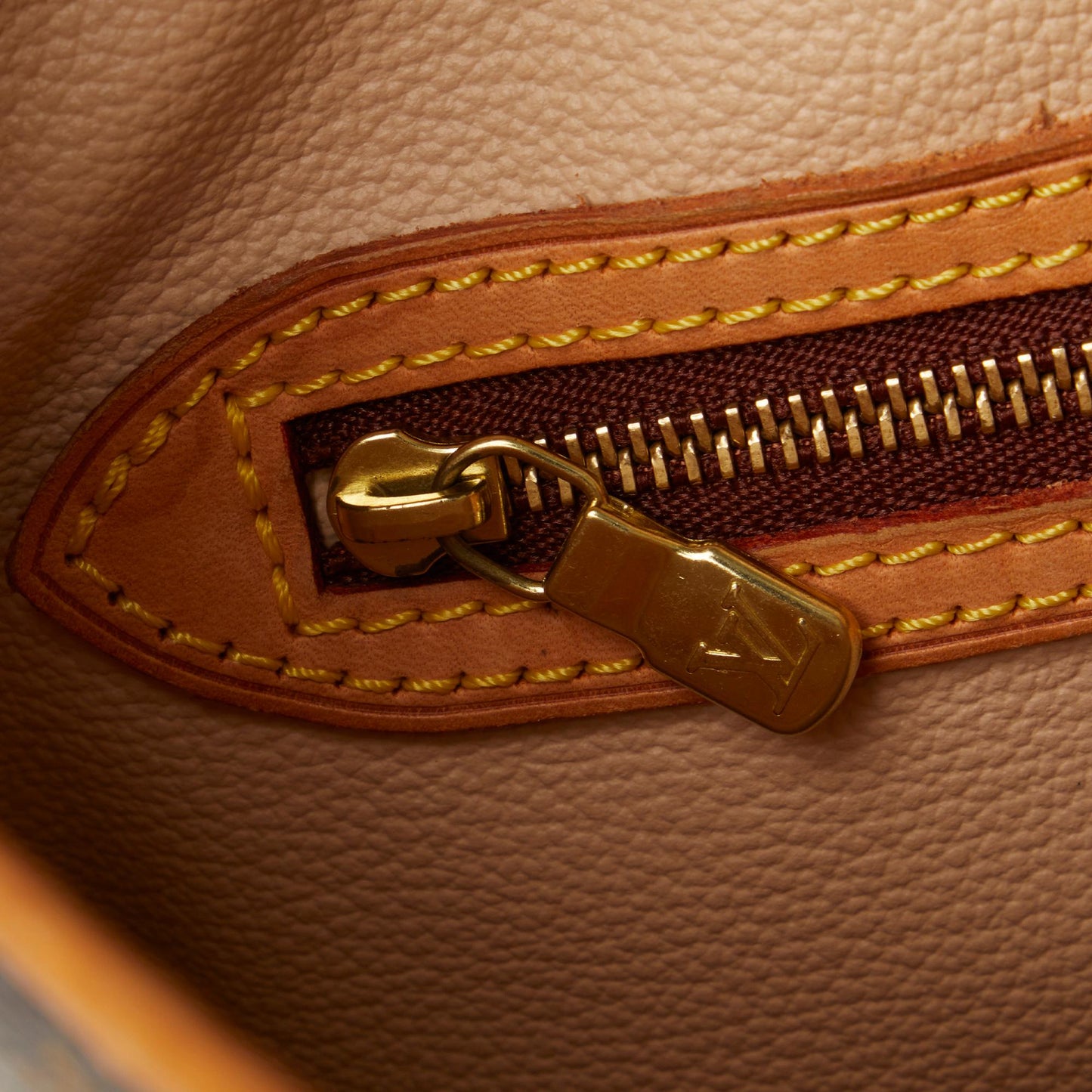 Louis Vuitton Monogram Bucket PM (SHG-1Z7ksu)