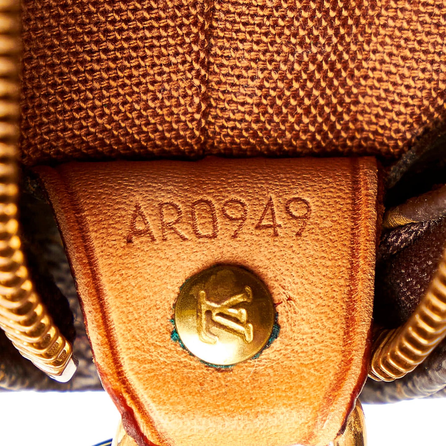 Louis Vuitton Monogram Cabas Mezzo (SHG-30366)