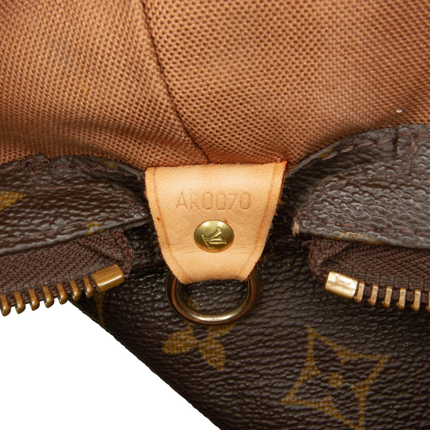 Louis Vuitton Monogram Cabas Mezzo (SHG-zaCjt7)