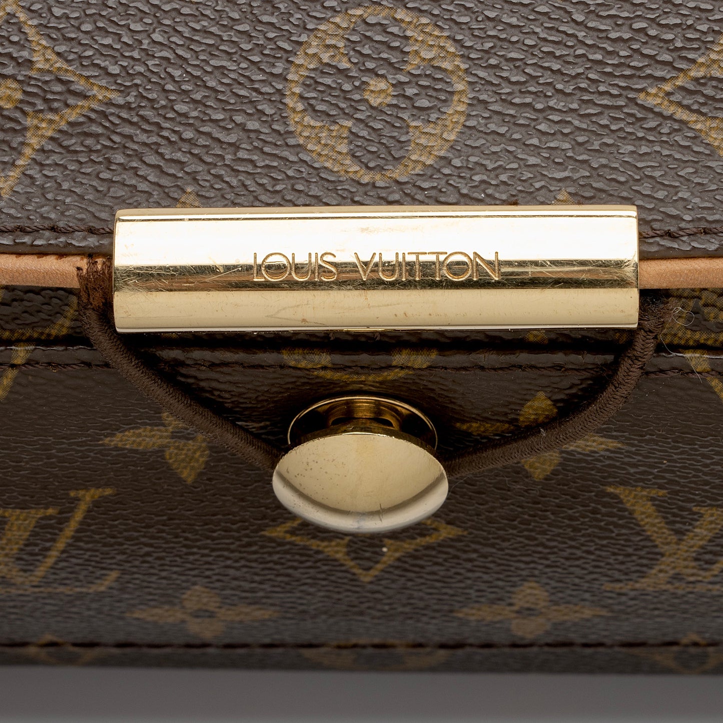 Louis Vuitton Monogram Canvas Abbesses Messenger Bag (SHF-yehWmg)