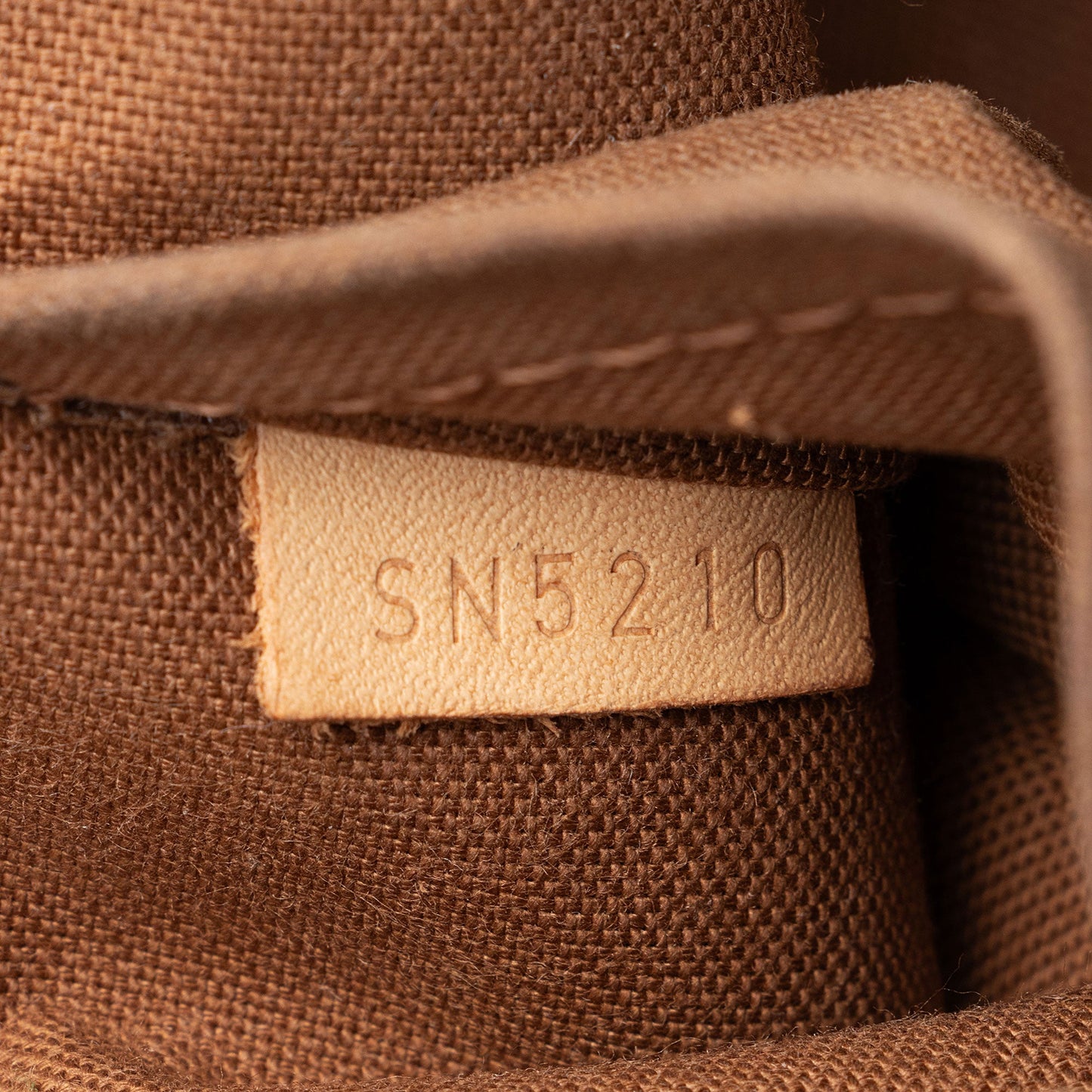 Louis Vuitton Monogram Canvas Alma BB Satchel (SHF-590H2j)